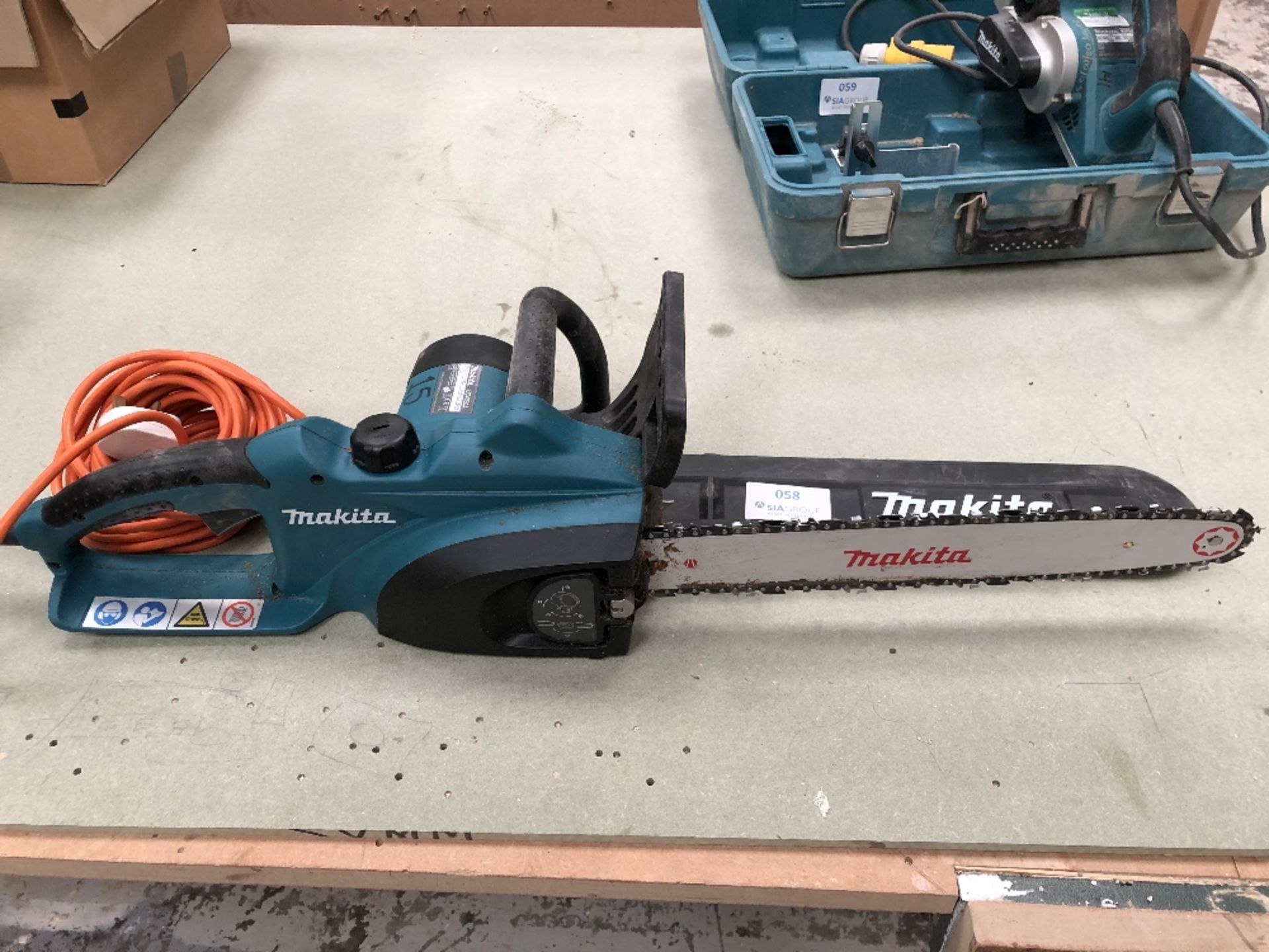 Makita UC4020 240v Electric Chainsaw - Image 2 of 3