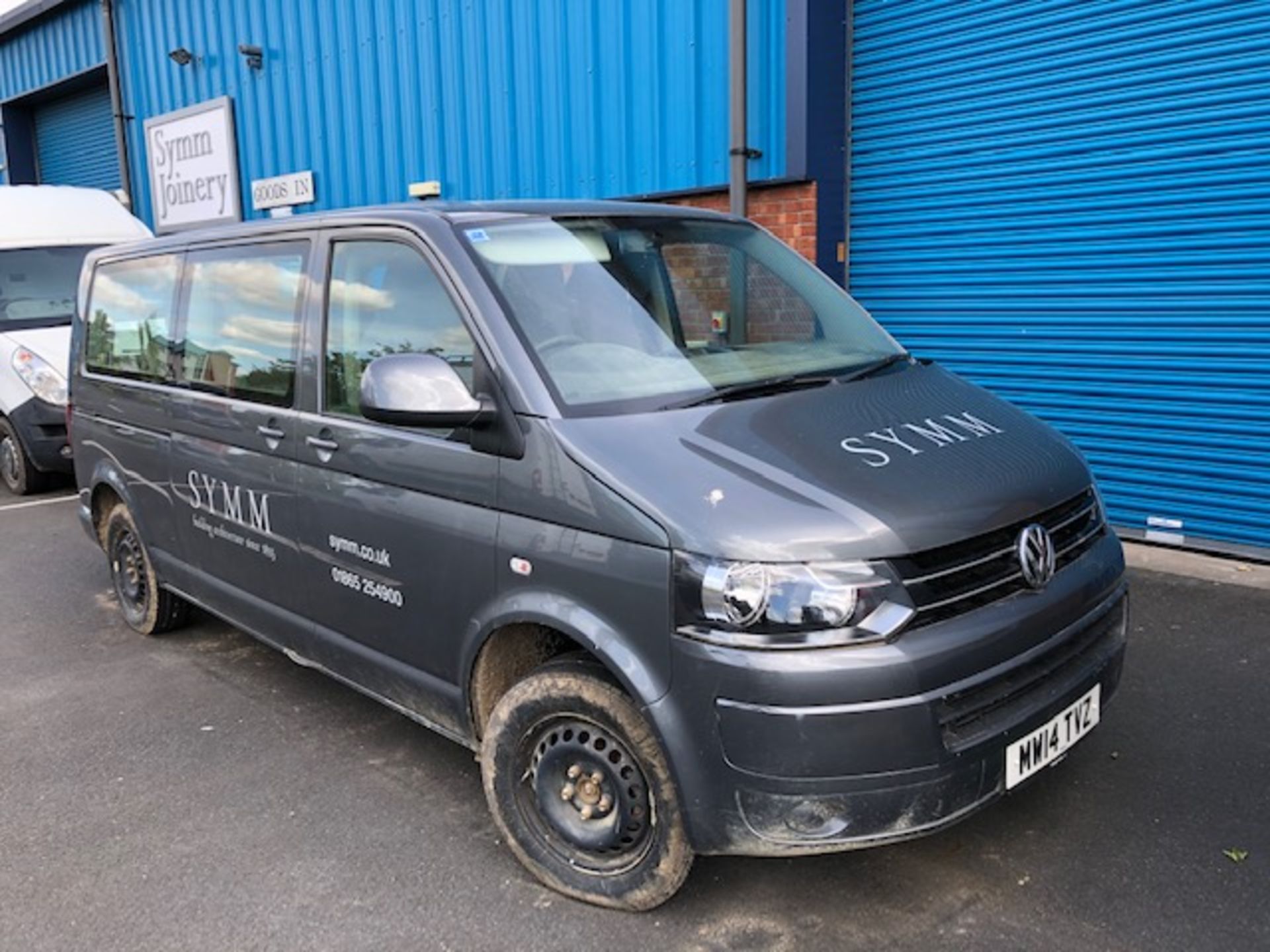 VW Transporter Shuttle T30 TDI LWB Minibus (2014) - Image 2 of 15