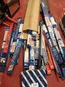 Small Quantity of Various Sized Windscreen Wiper Blades and 20L of Vehicle Engine Oil