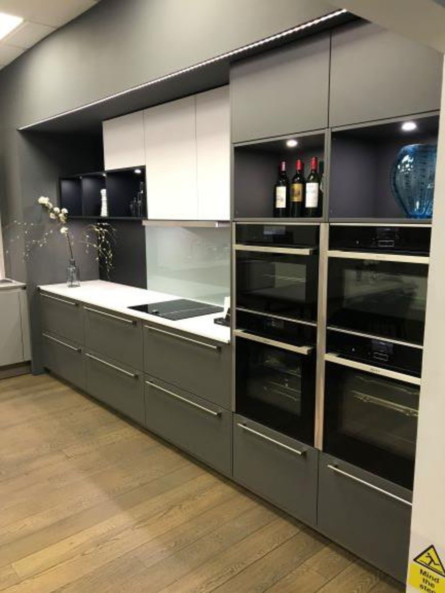 Single Bay Dark Grey Kitchen & Appliances - Image 3 of 6