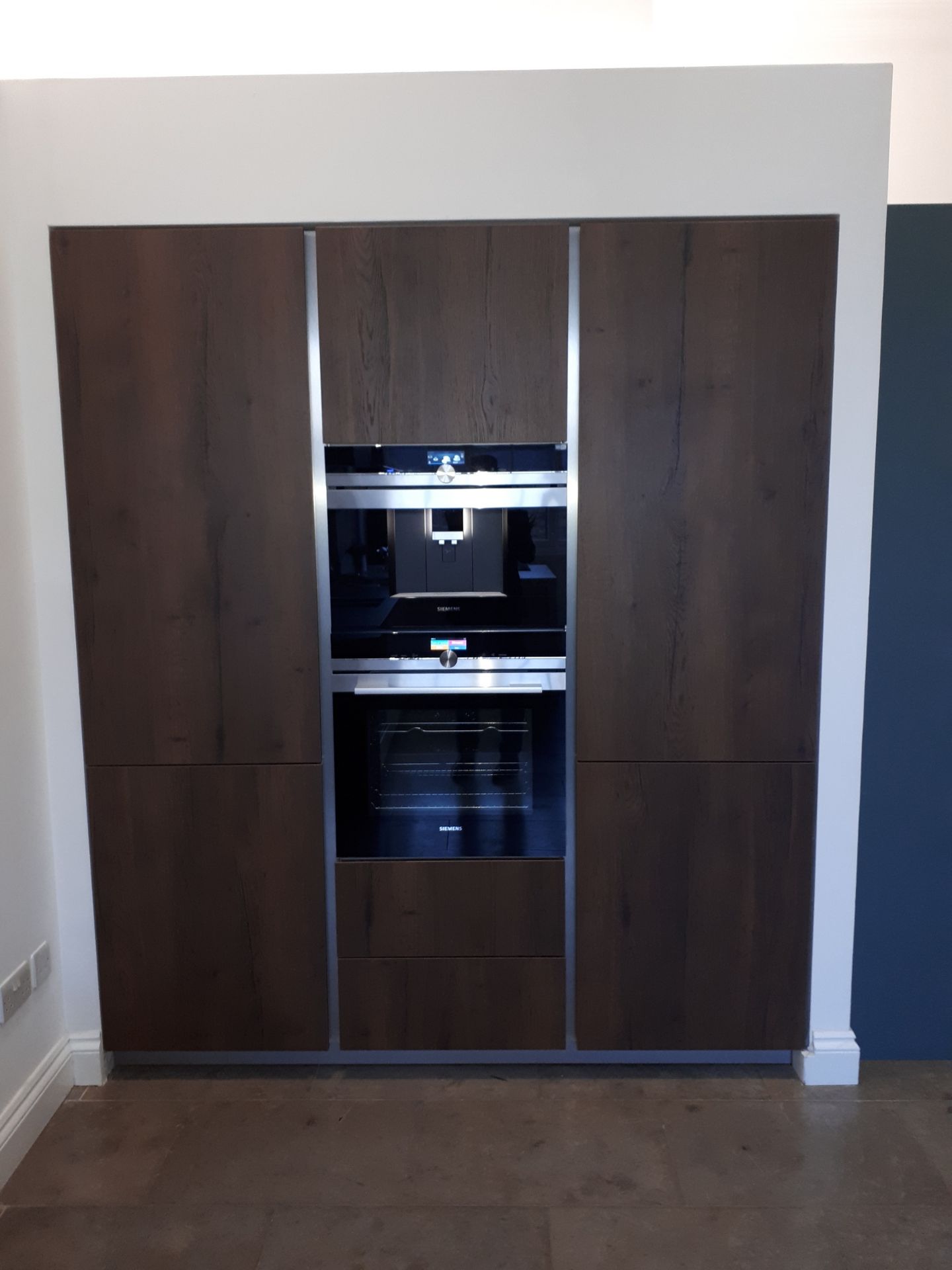 Single Bay Built In Walnut Kitchen & Appliances