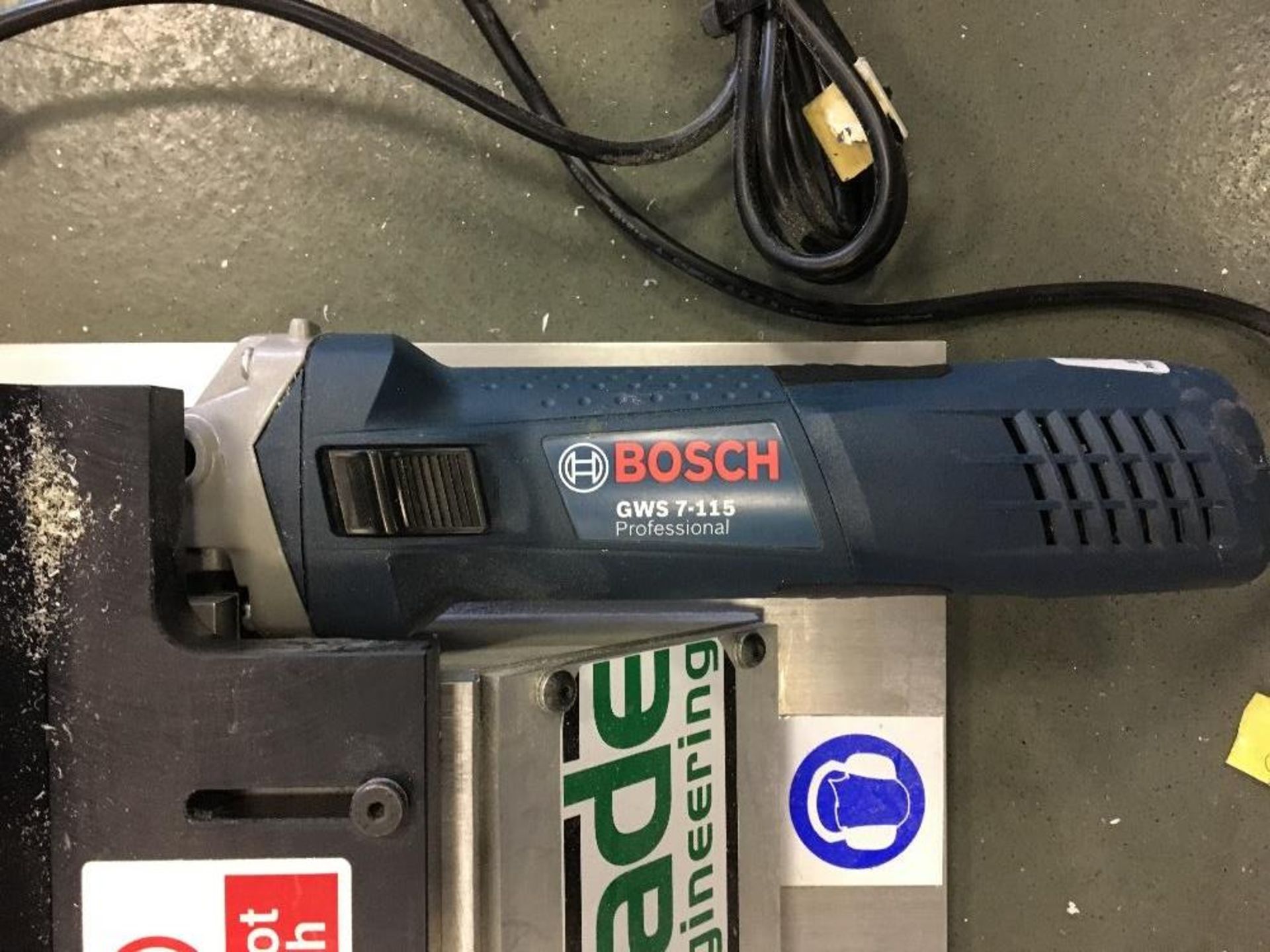 Jade Engineering wall mounted jig with Bosch GWS 7-115 Professional grinder - Image 3 of 3