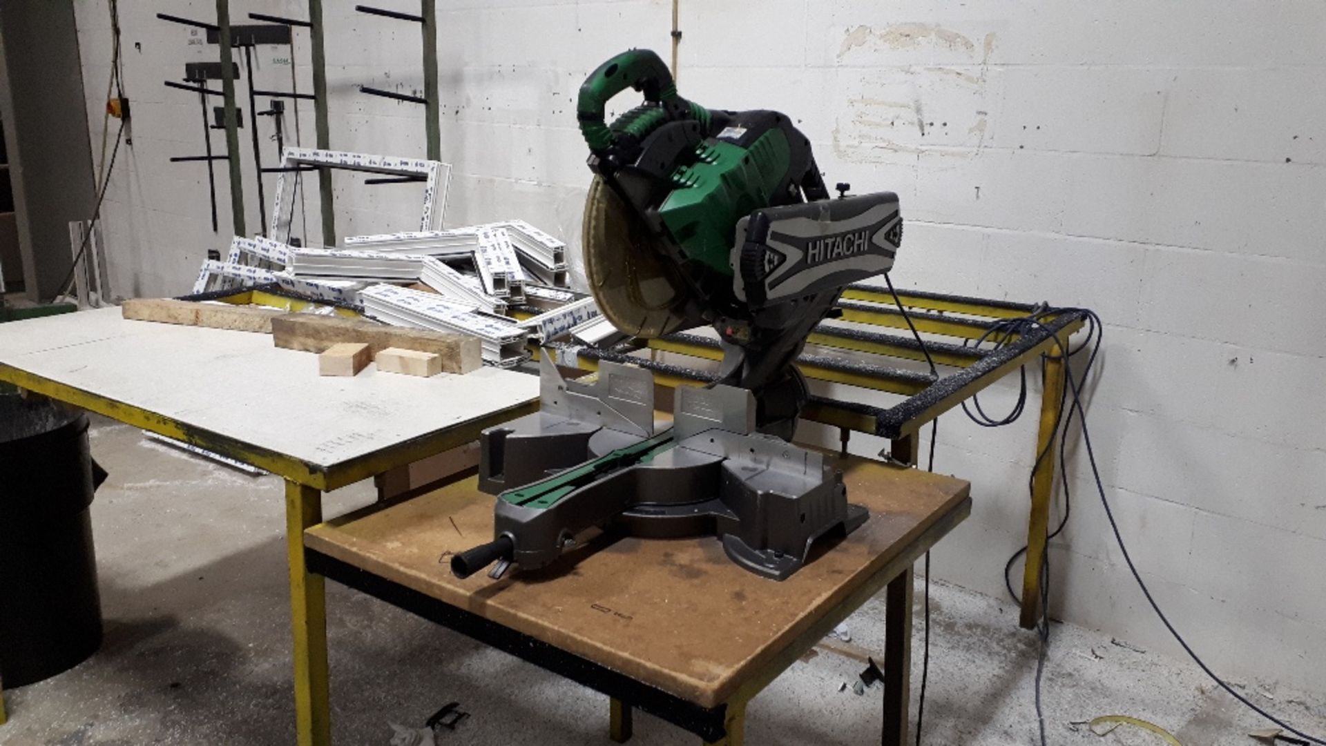 Hitachi C12RSH 305mm slide compound mitre saw