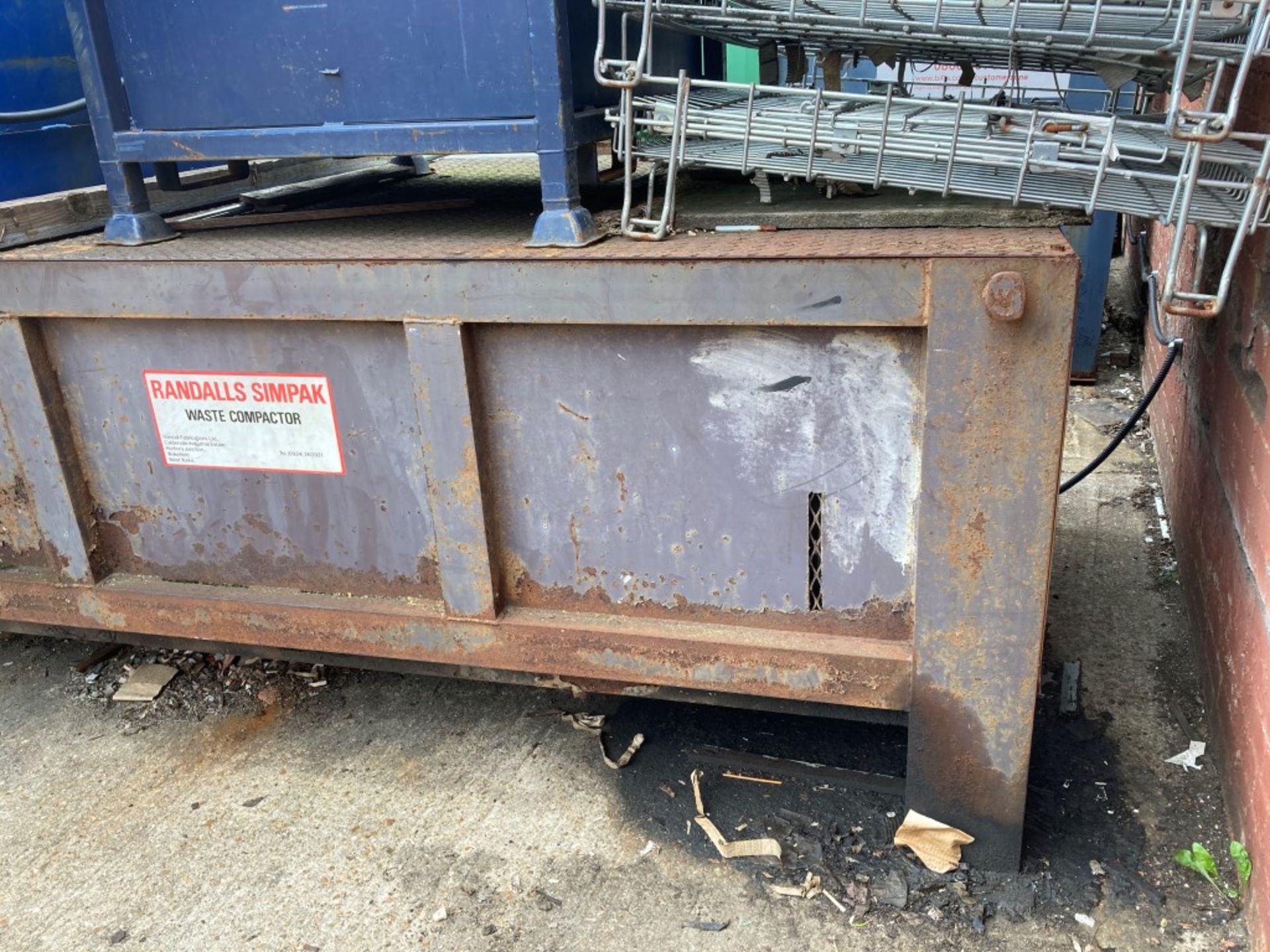 Randalls Simpak waste compactor with mounted loading skip - Image 2 of 6