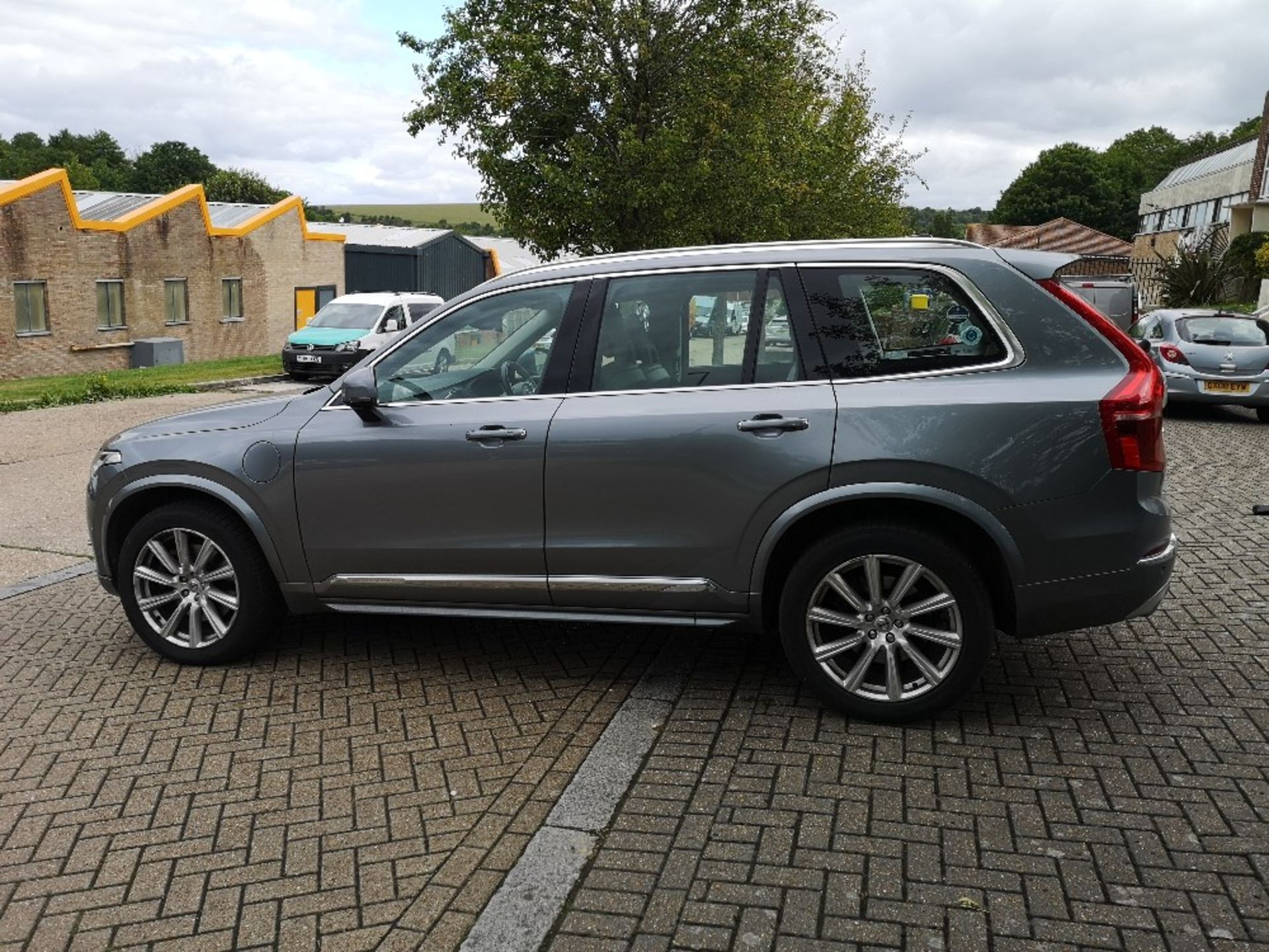 Volvo XC90 estate 2.0 T8 hybrid inscription 8 speed auto - Image 3 of 23