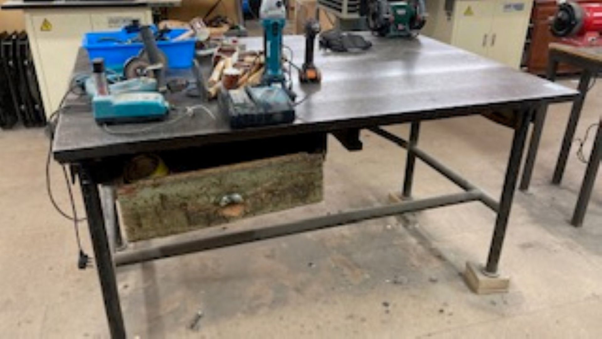 Steel surface table with steel frame - Image 3 of 3