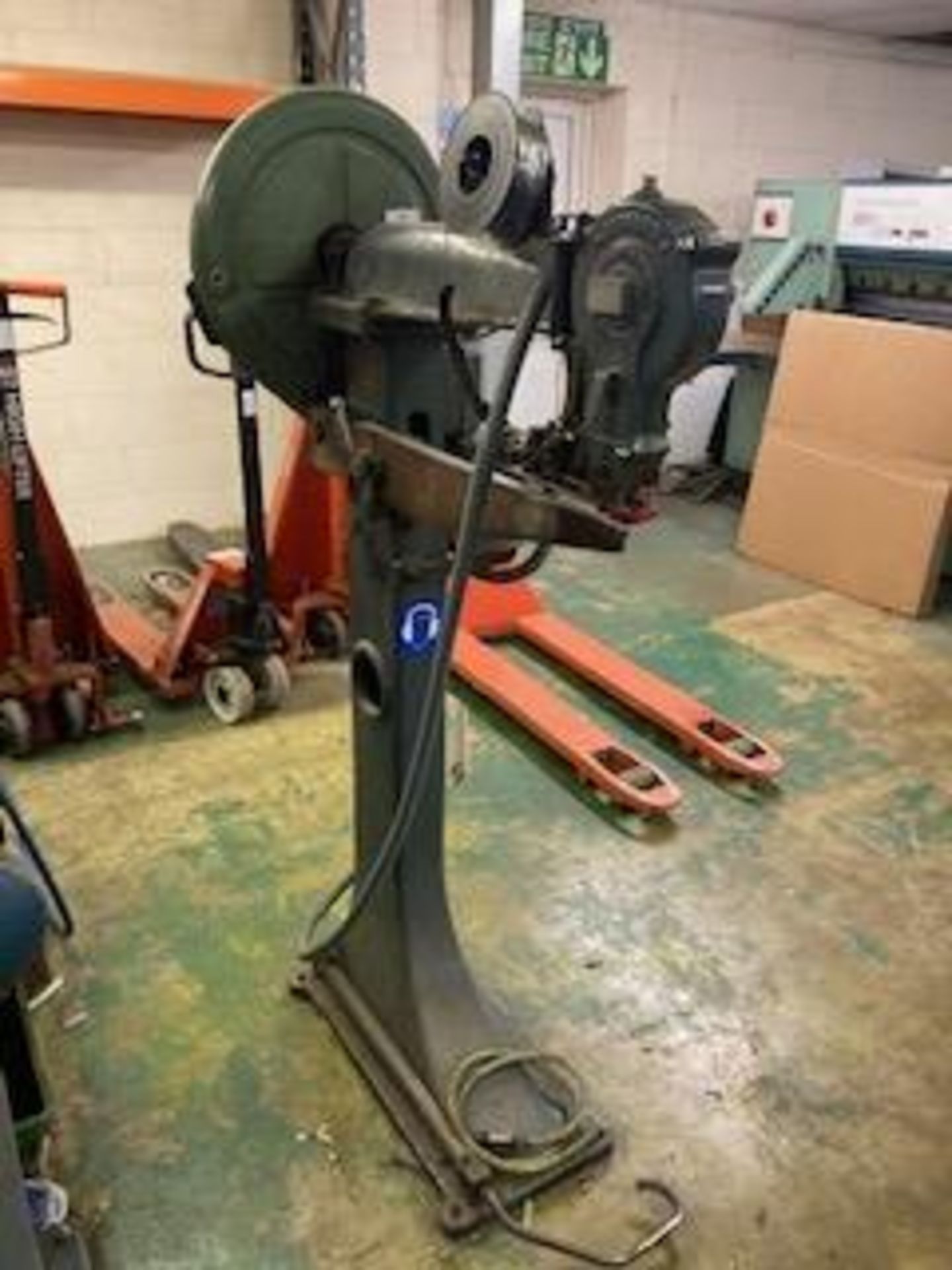 Vickers Armstrong vertical pilar heavy duty stapler / reel wire stitcher - Image 2 of 6