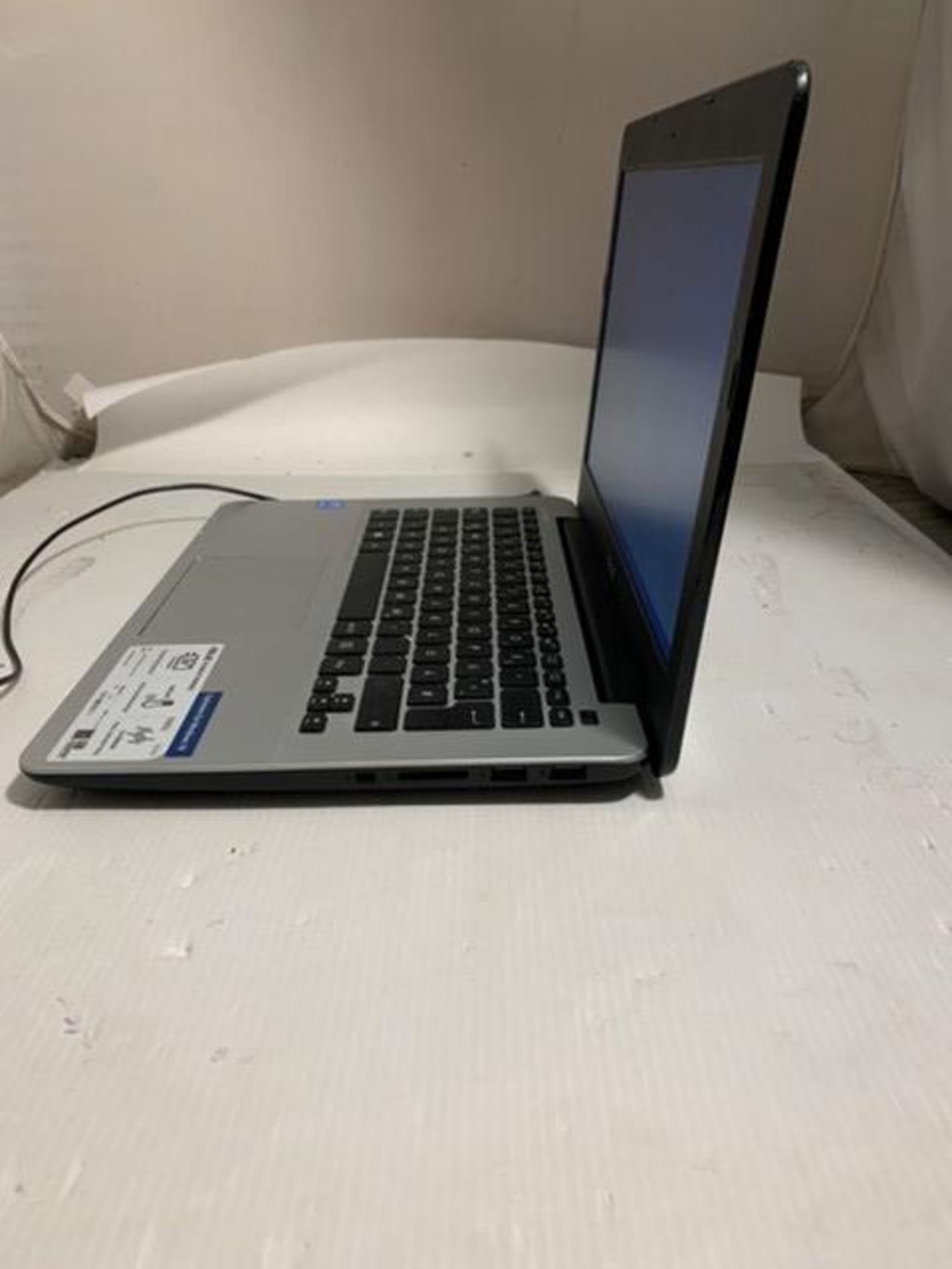 Asus R301L Intel core i5 notebook - Image 2 of 5