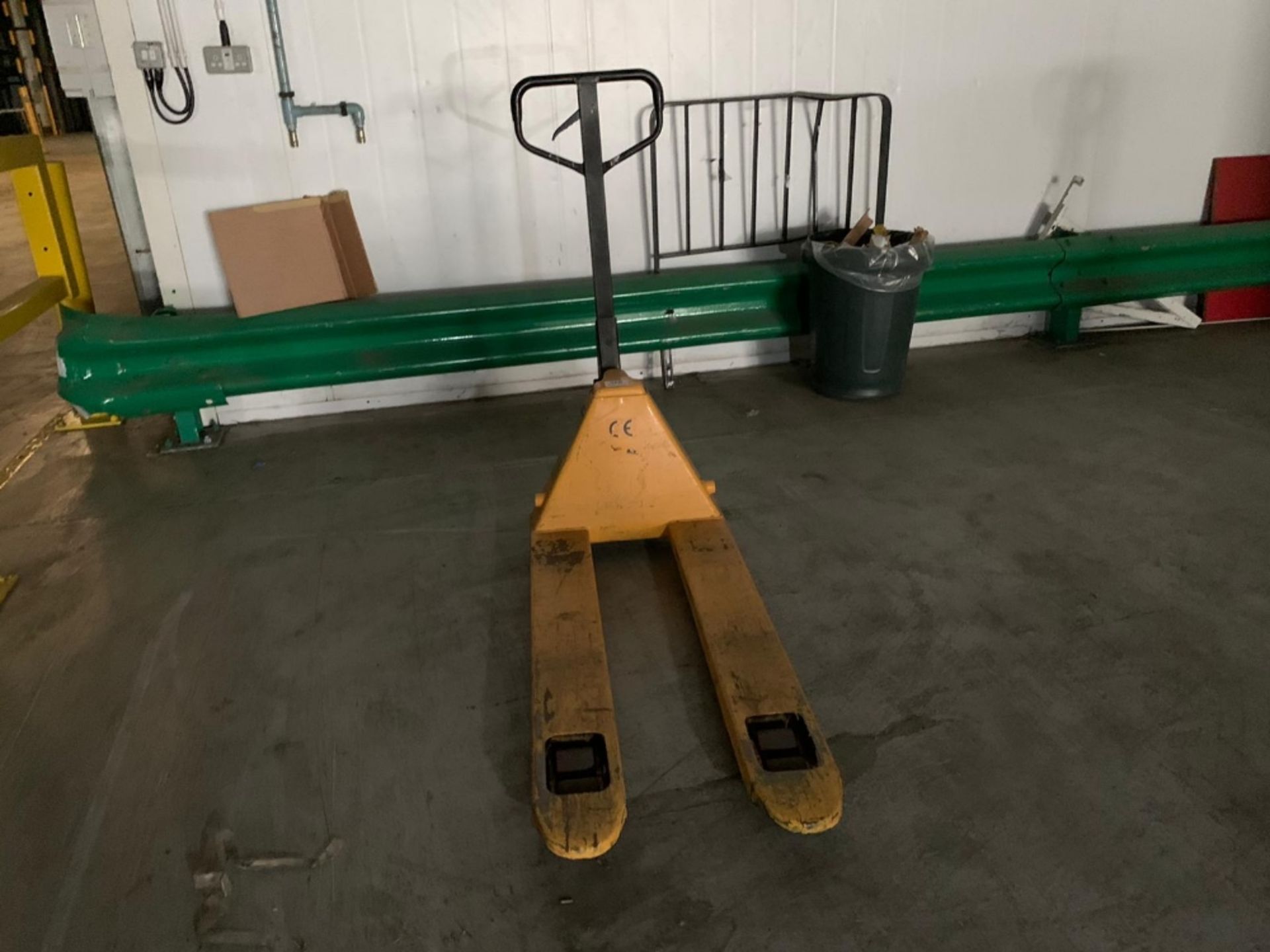 2500kg capacity manual pallet truck