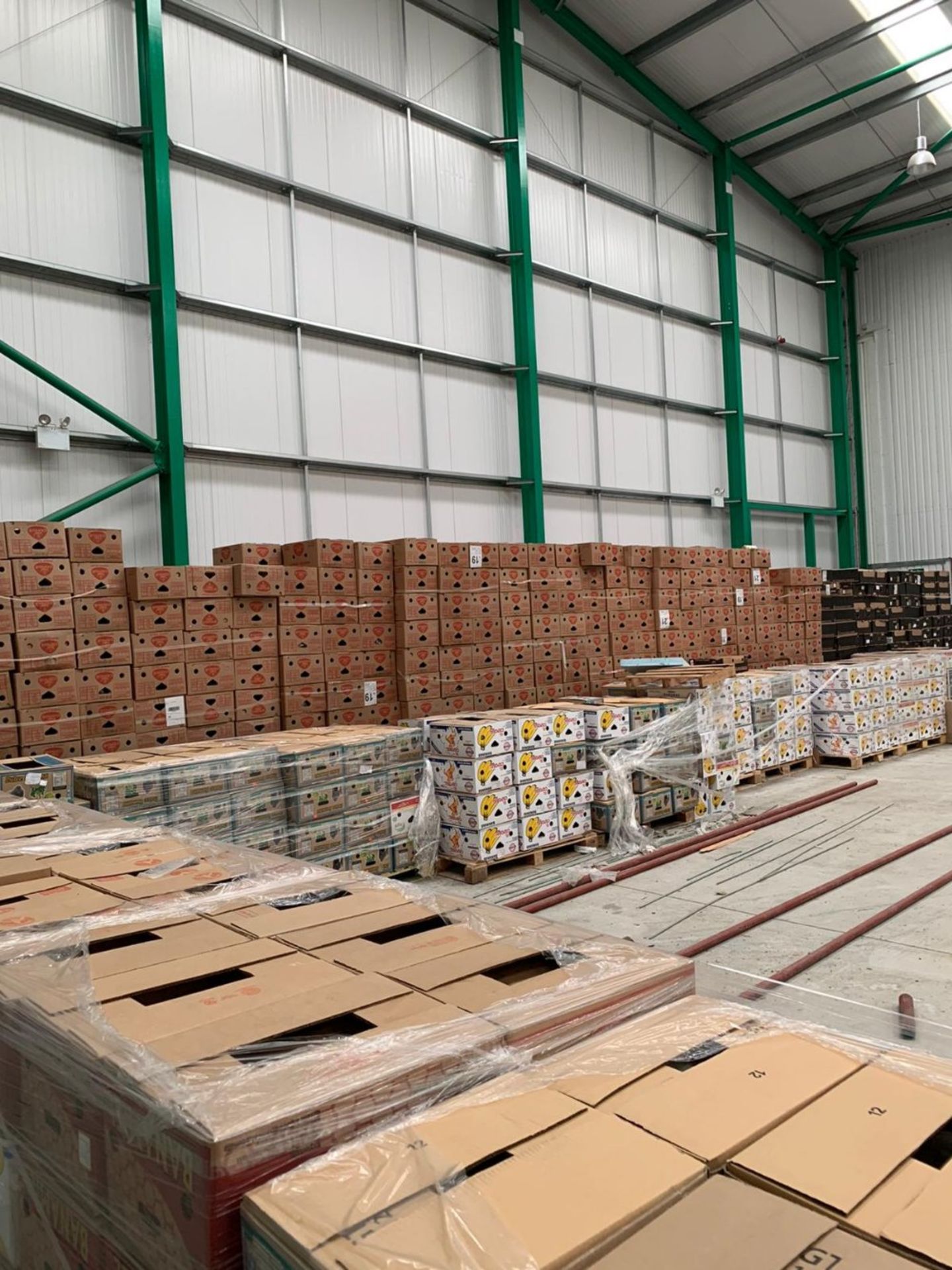 Approximately 46 pallets of various branded 18kg banana storage boxes - Image 4 of 15