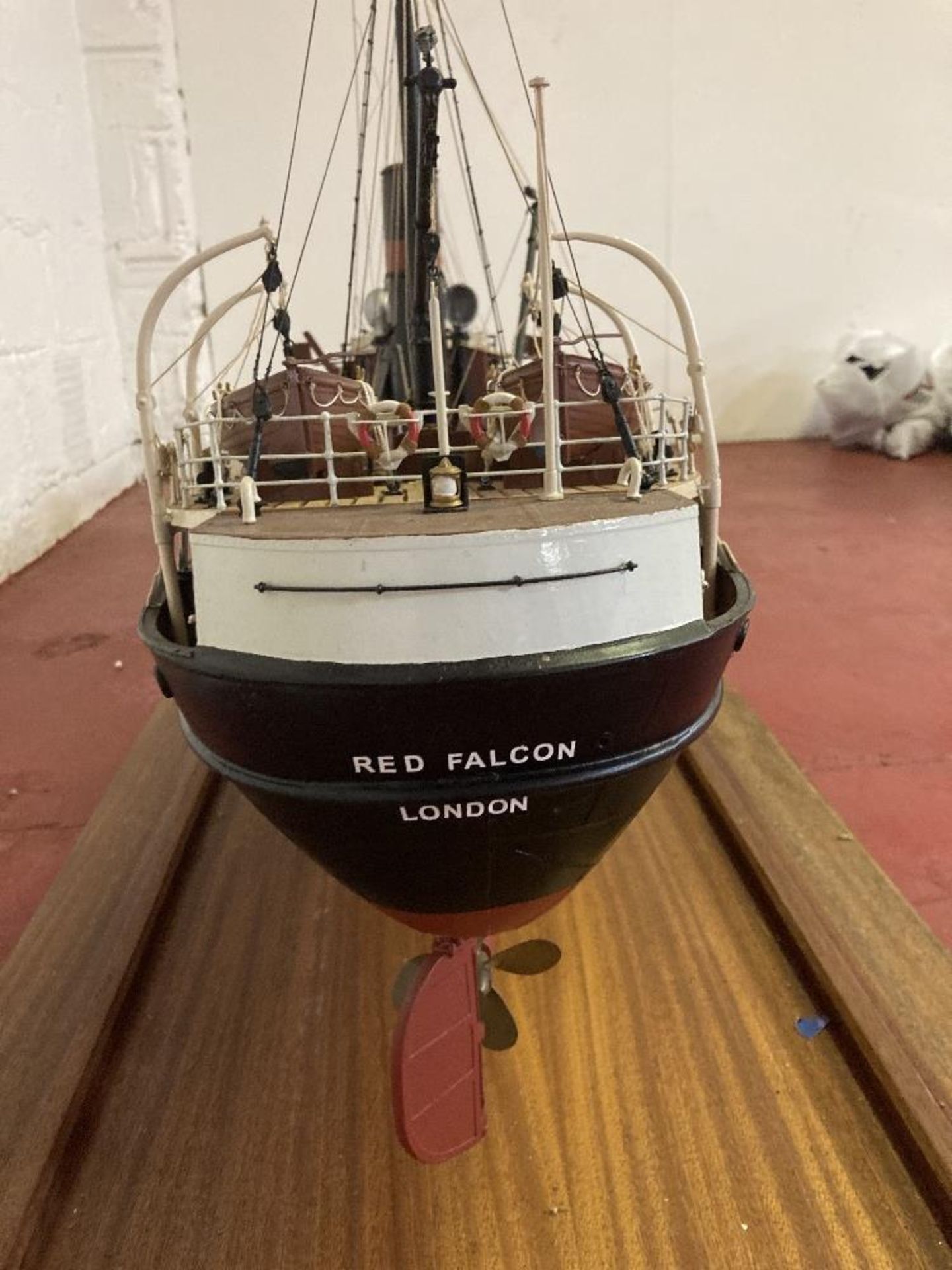 Red Falcon L04 Trawler Ship/boat/vessel 1:30 Scale Model - Image 3 of 6