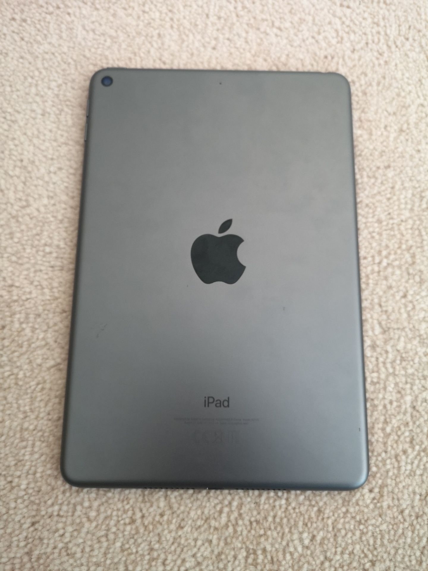 iPad Mini 5th Gen - 64GB - WiFi Only Silver/Black - Image 2 of 3