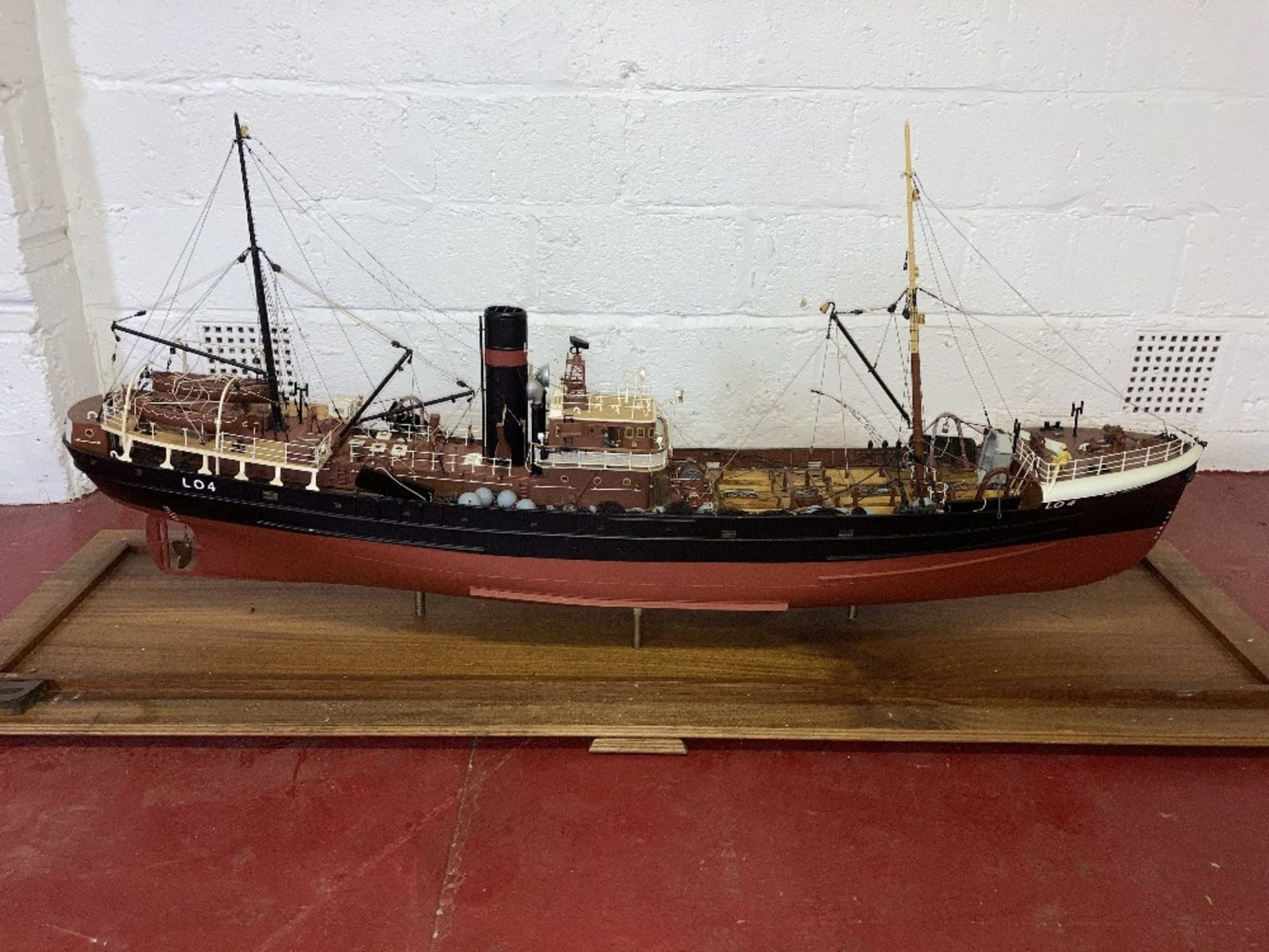 Red Falcon L04 Trawler Ship/boat/vessel 1:30 Scale Model