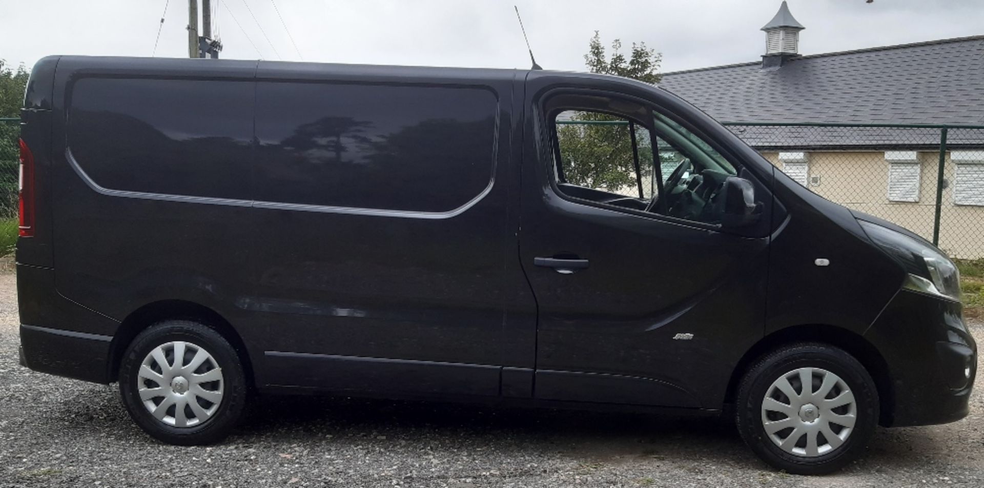 Vauxhall Vivaro 2-axle rigid body panel van - Image 2 of 10