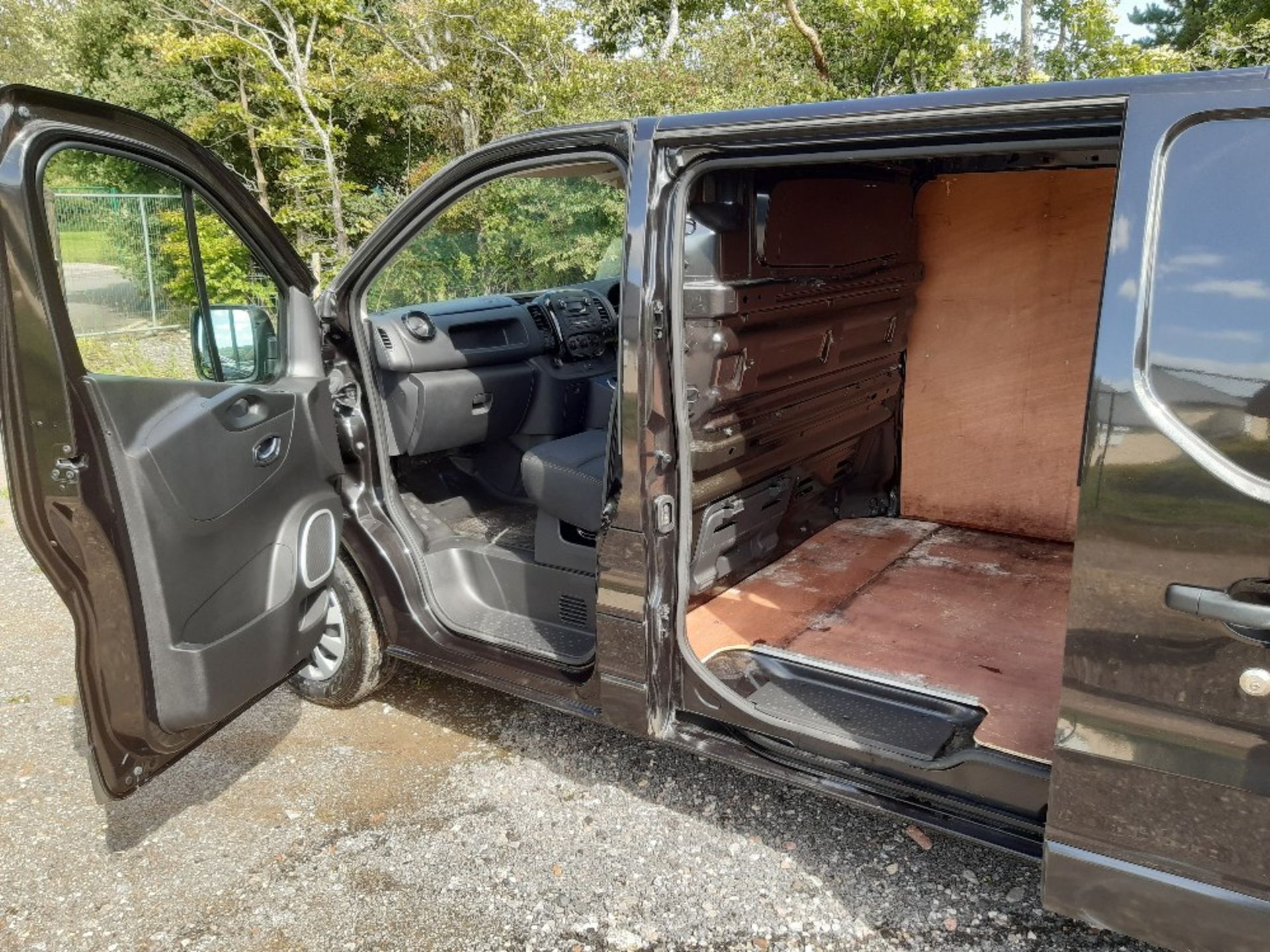 Vauxhall Vivaro 2-axle rigid body panel van - Image 7 of 10