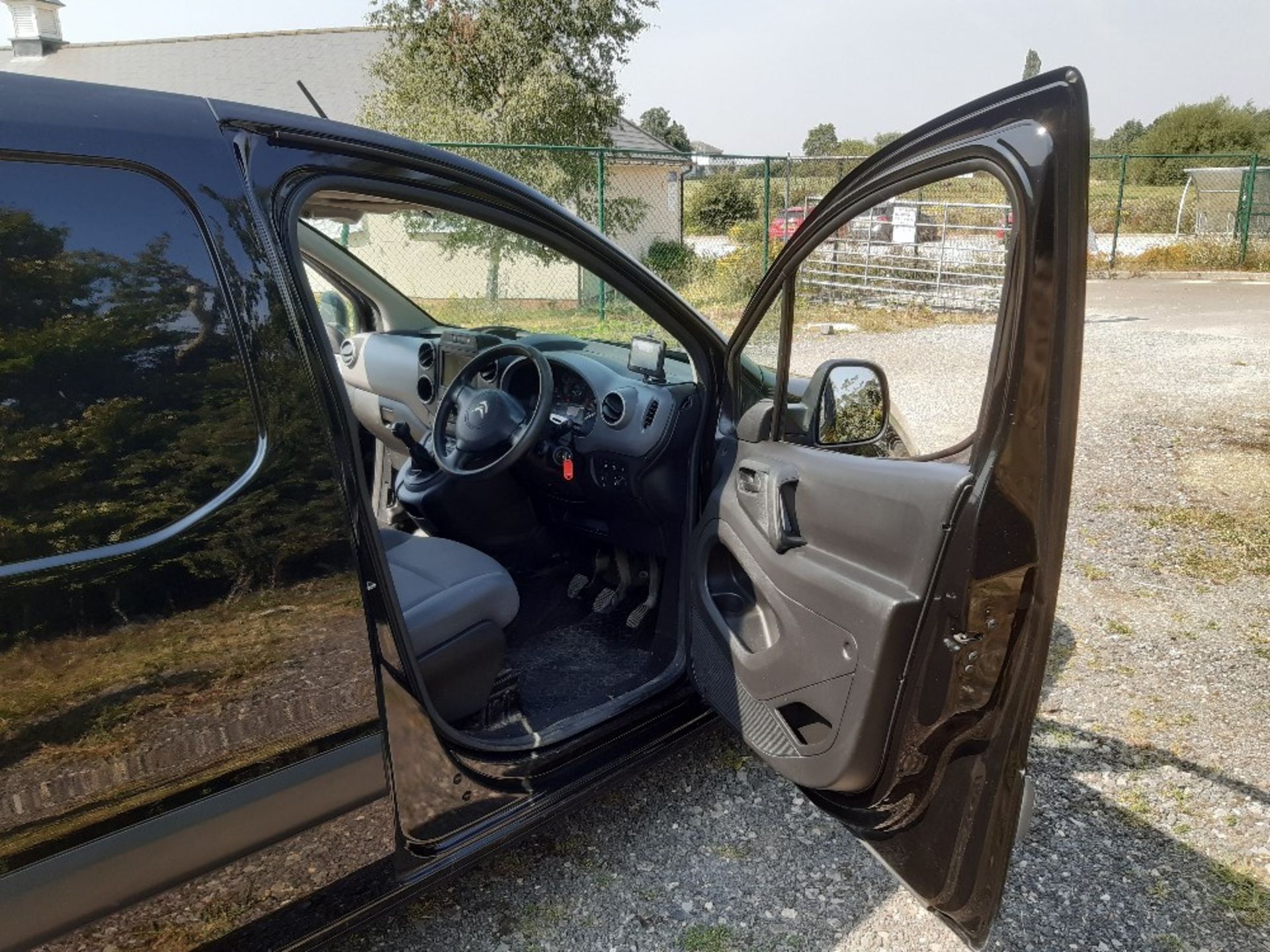 Citroen Berlingo 2-axle rigid body panel van - Image 5 of 11