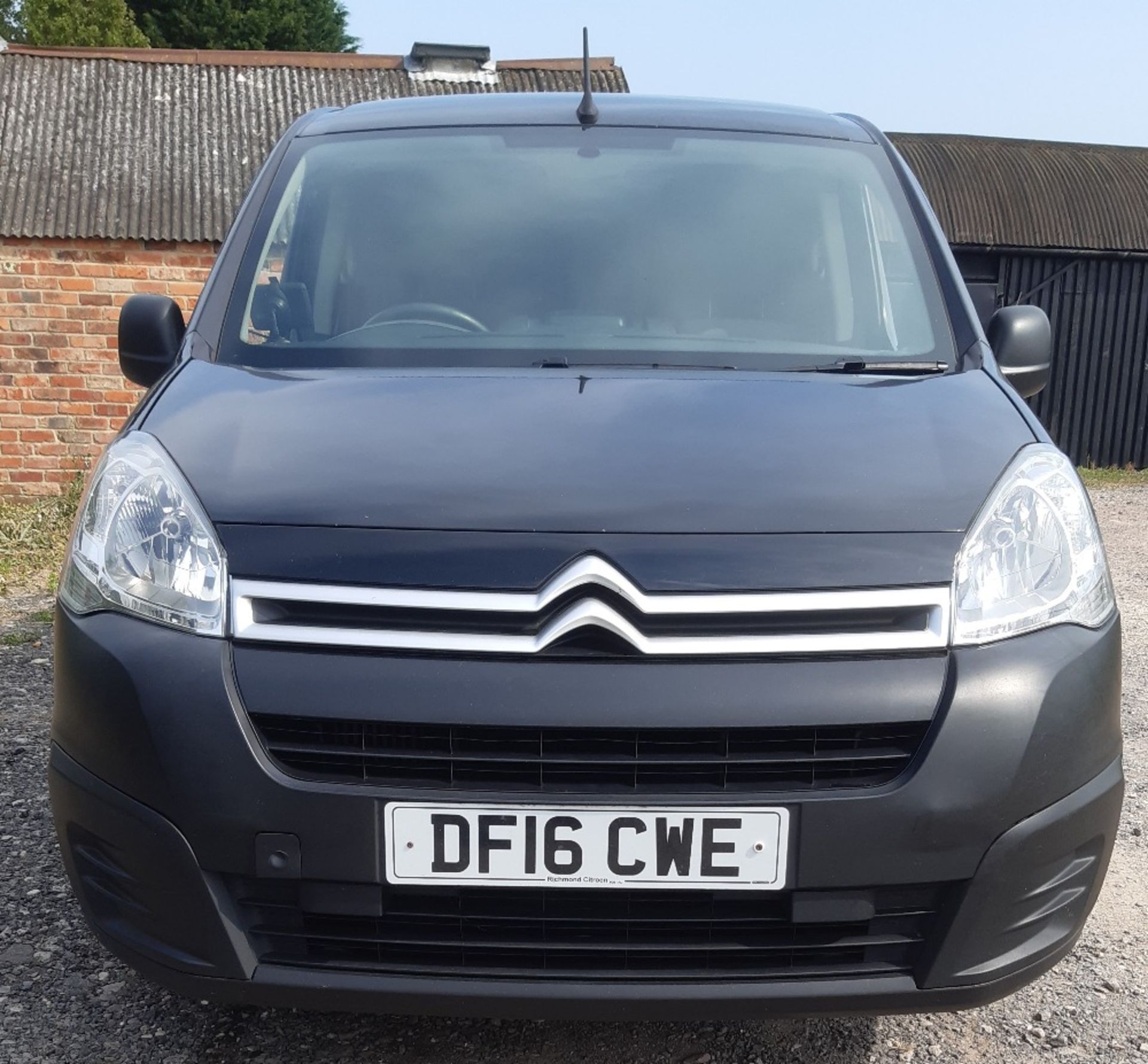 Citroen Berlingo 2-axle rigid body panel van