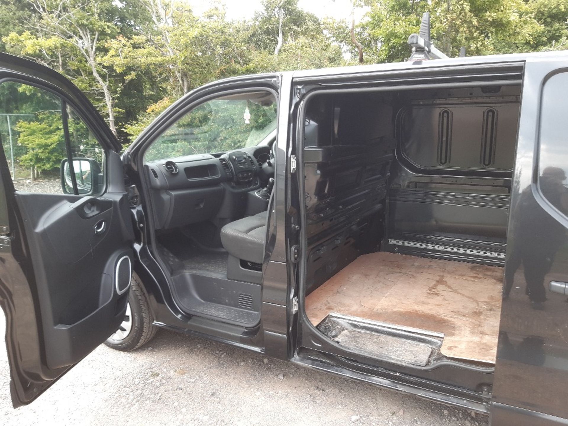 Vauxhall Vivaro 2-axle rigid body panel van - Image 7 of 9