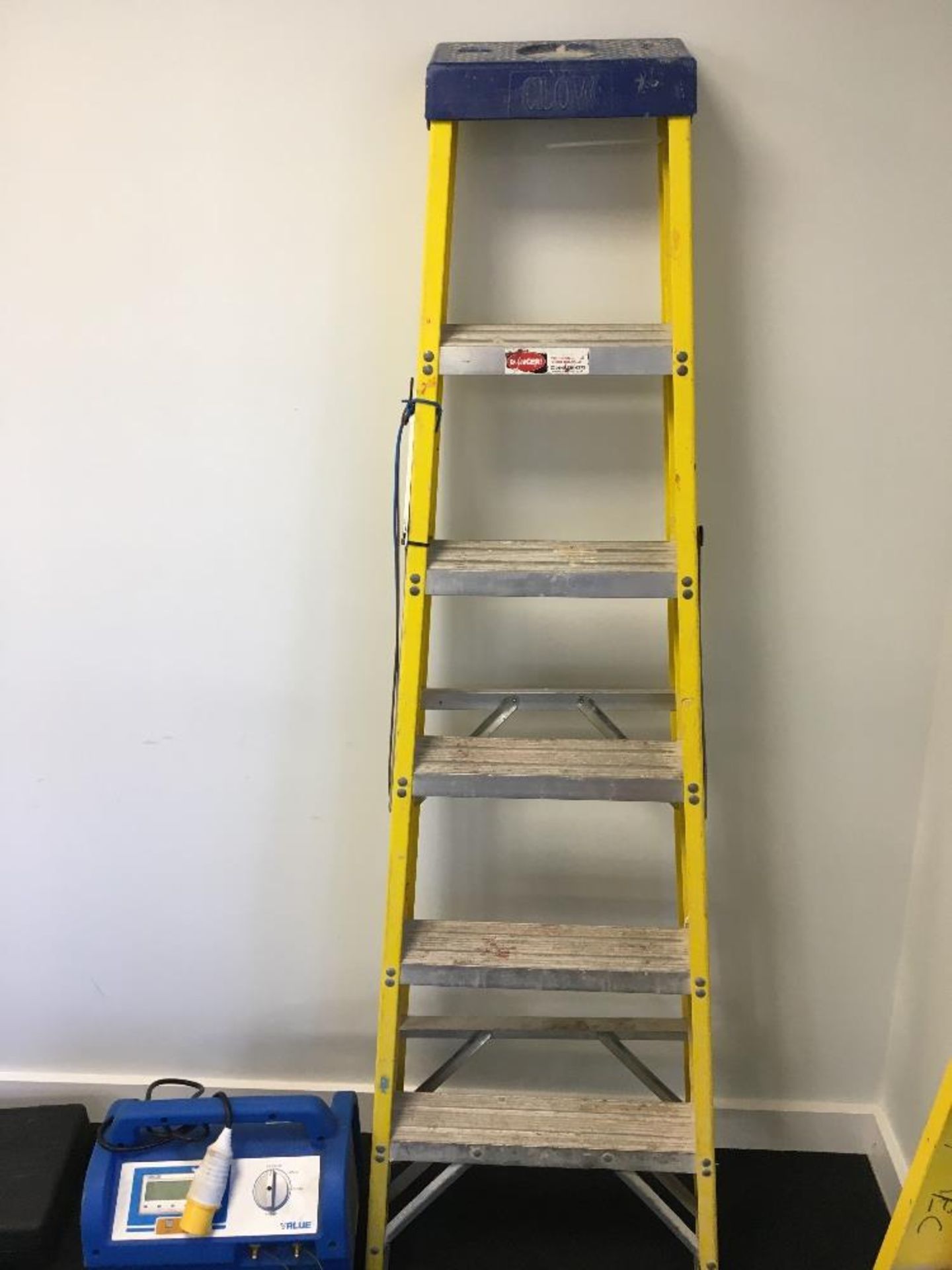 Clow 6-tread step ladders - Image 2 of 2