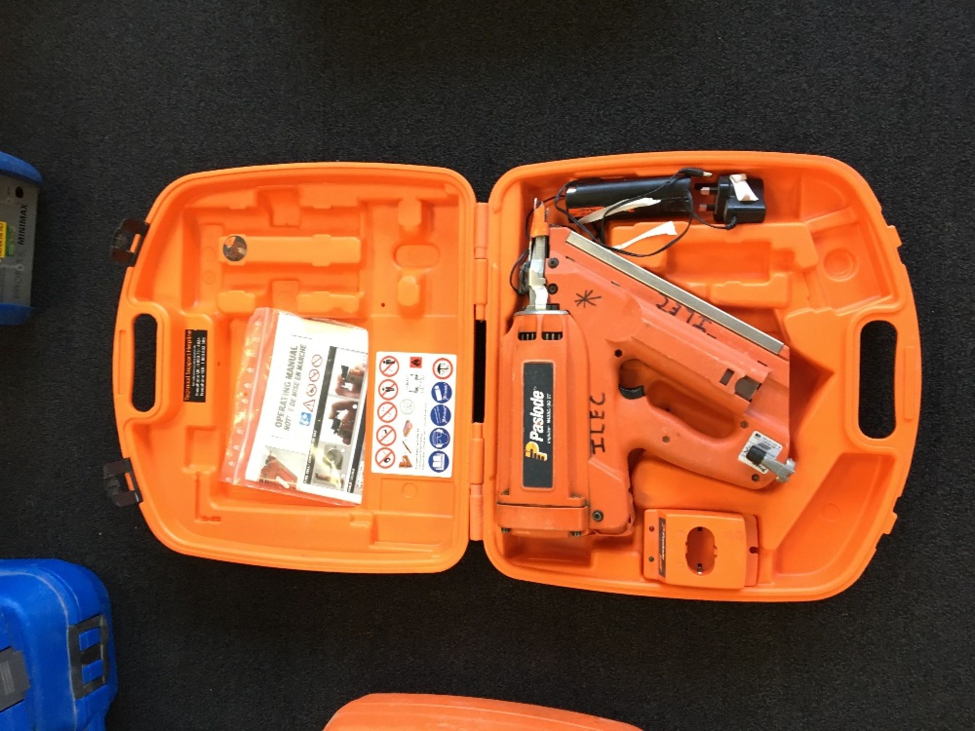 Paslode IM350/90CT Nailgun with carry case - Image 5 of 5