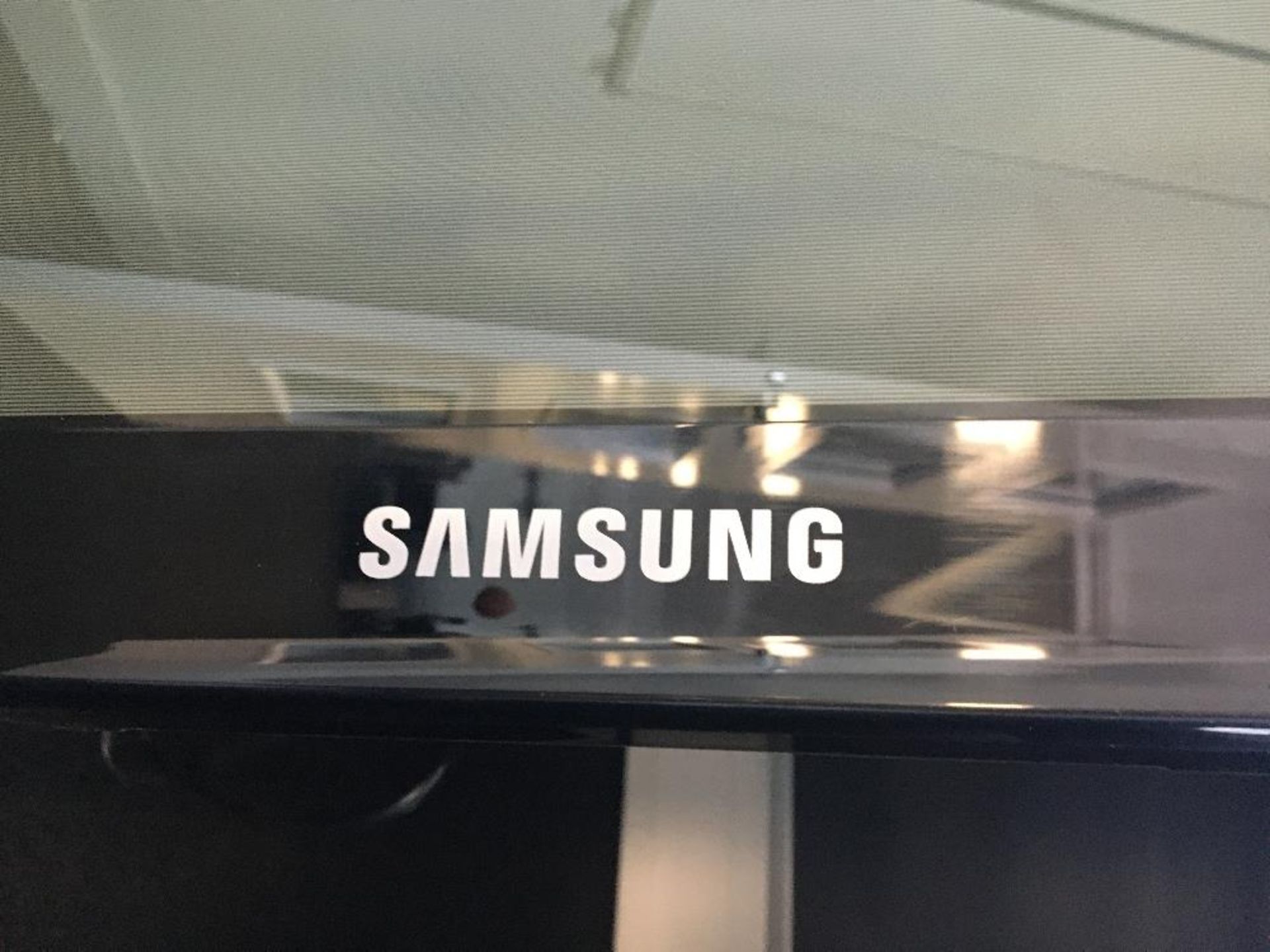 Samsung 51" wall mounted flatscreen TV - Image 2 of 2