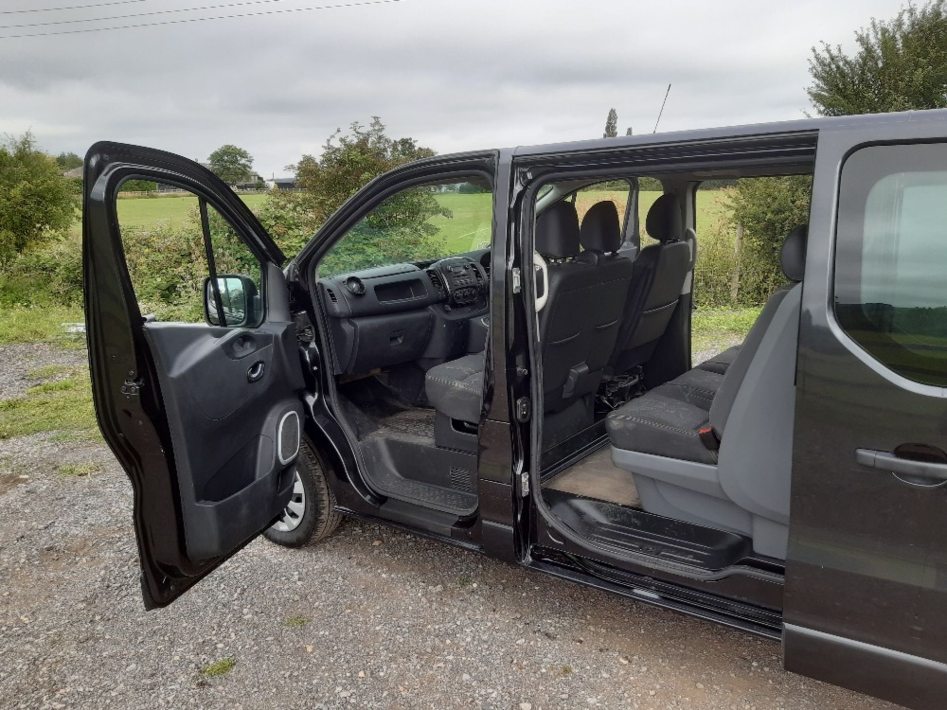 Vauxhall Vivaro CrewCab 2-axle rigid body van - Image 7 of 8