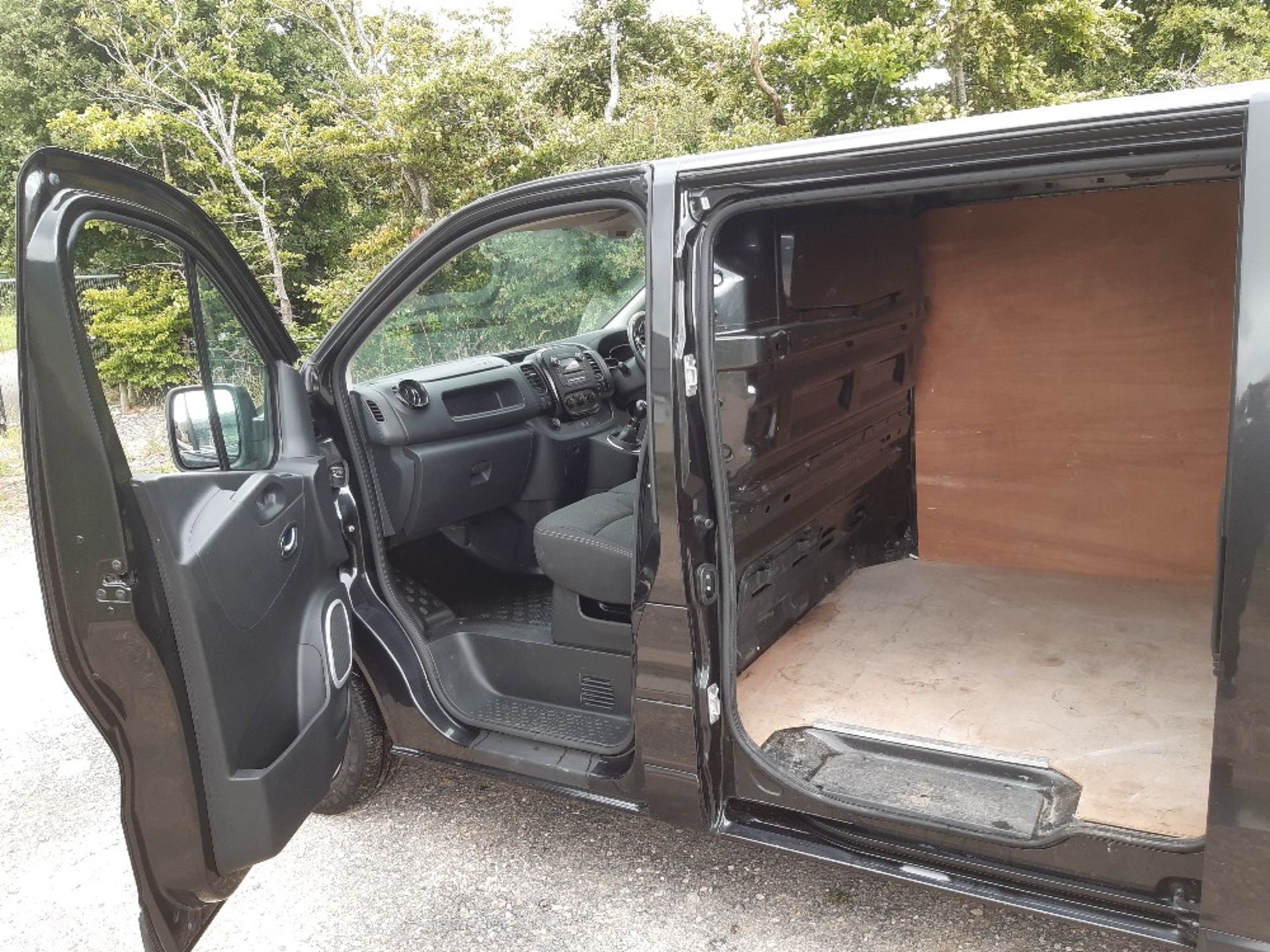 Vauxhall Vivaro 2-axle rigid body panel van - Image 8 of 10
