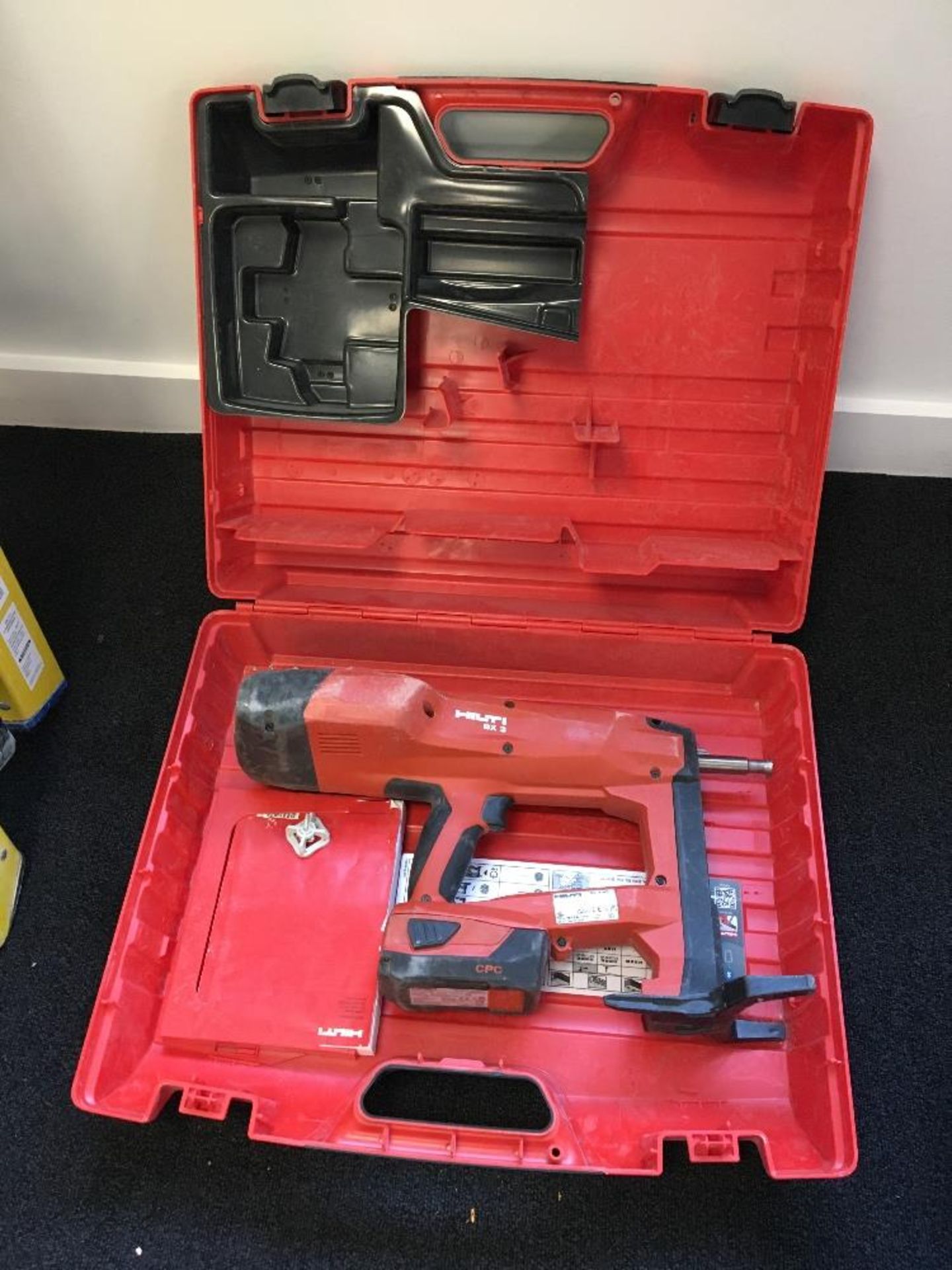 Hilti BX3 Nail Gun & Battery with carry case - Image 3 of 4