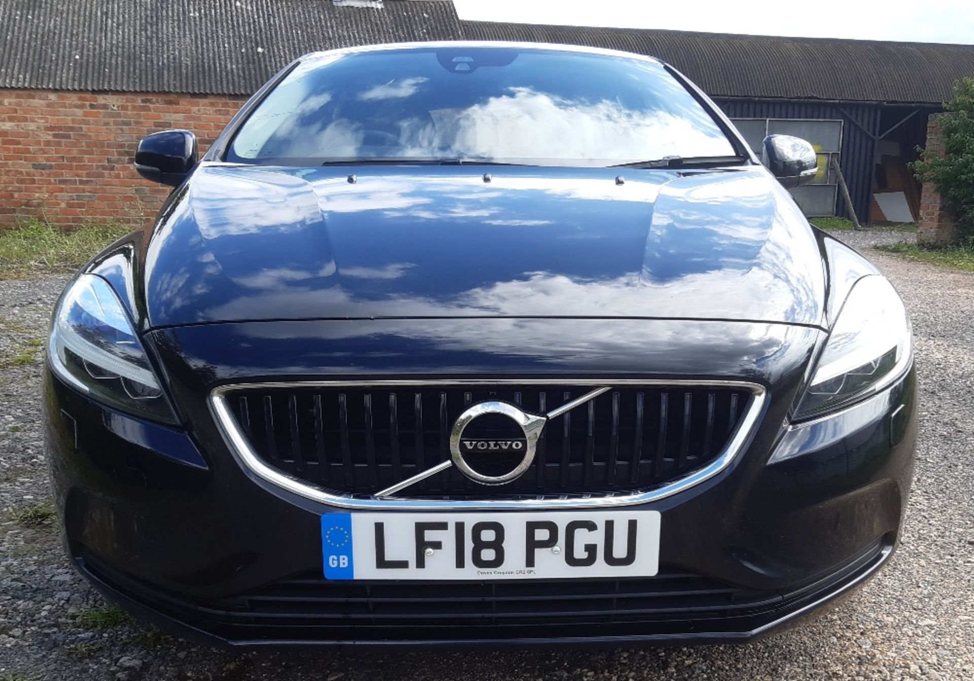 Volvo D3 V40 Momentum Nav 5-door hatchback