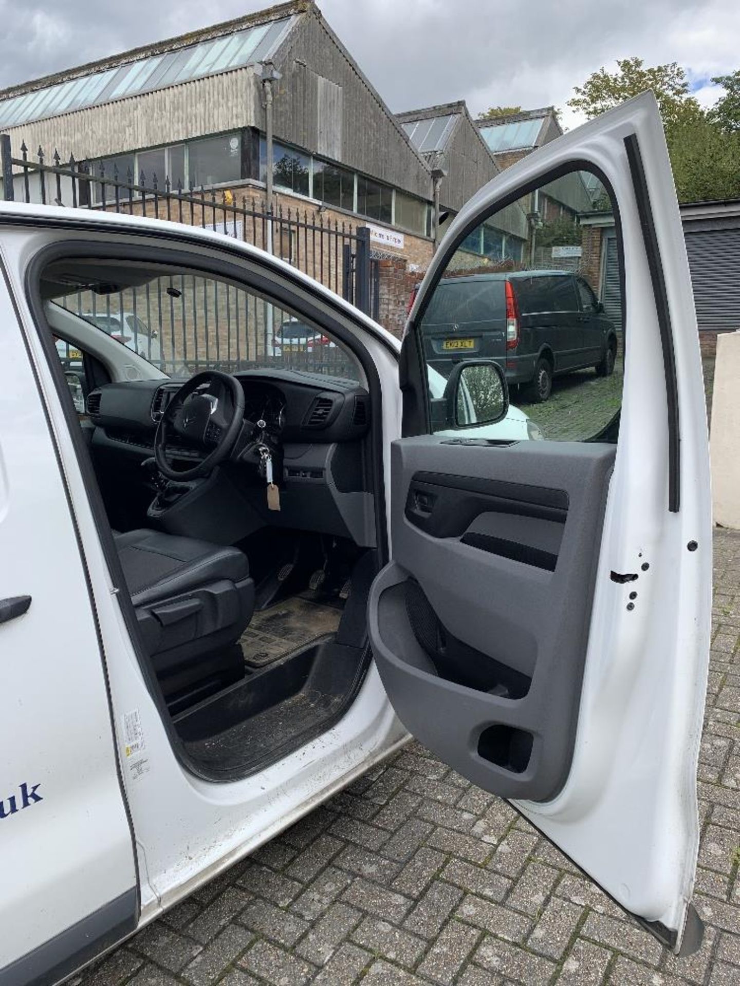 (2017) Citroen Dispatch 1000 En-Prise Blue HDI Panel Van - Image 13 of 19