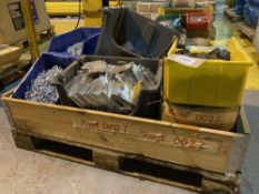 Pallet of Fixings, Chains & Clips cut to small lengths