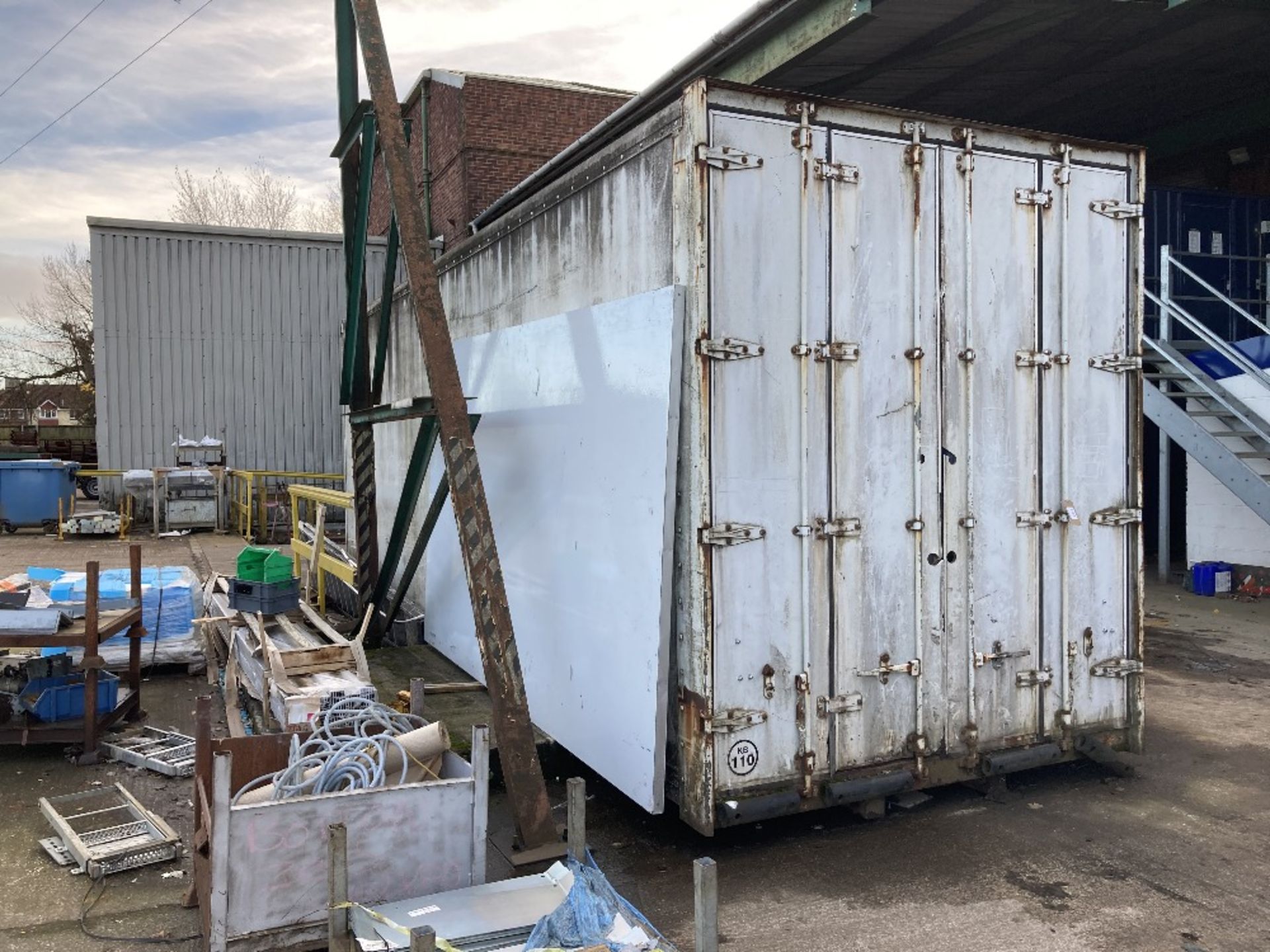 27' Container Converted into a Smoking Shelter - Image 3 of 7