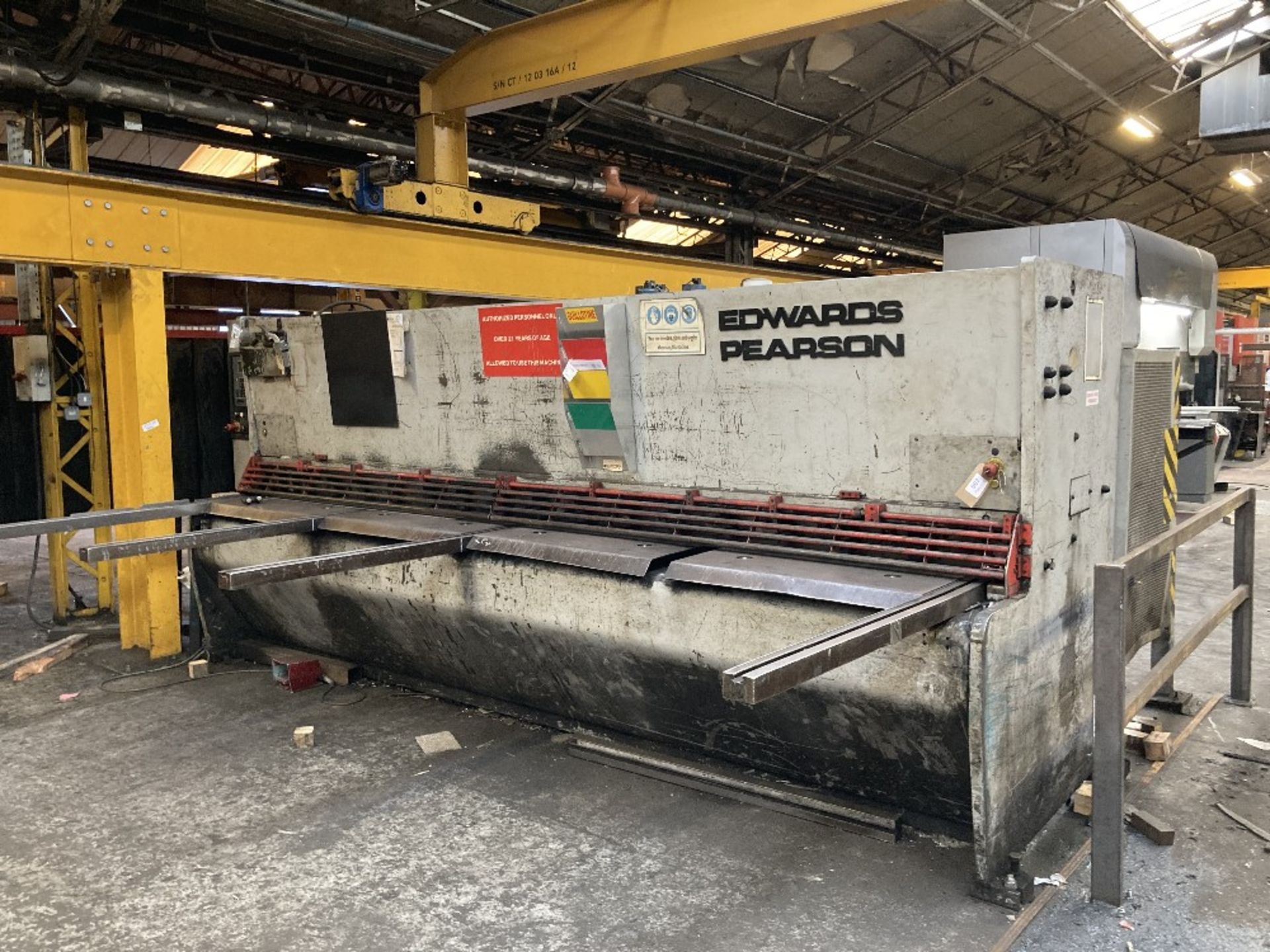 Edwards Pearson VR10/4000 guillotine