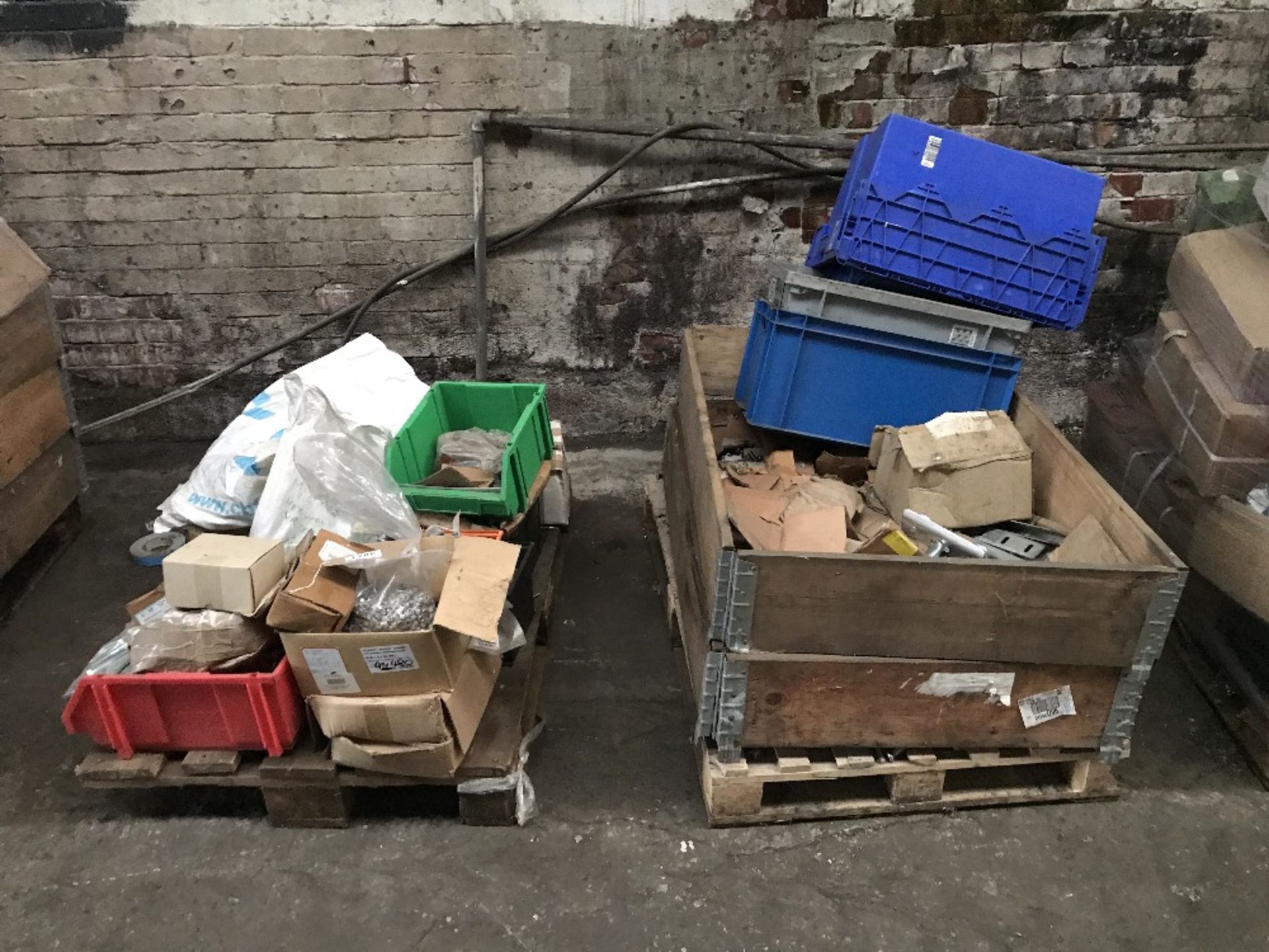 2 pallets of various consumables