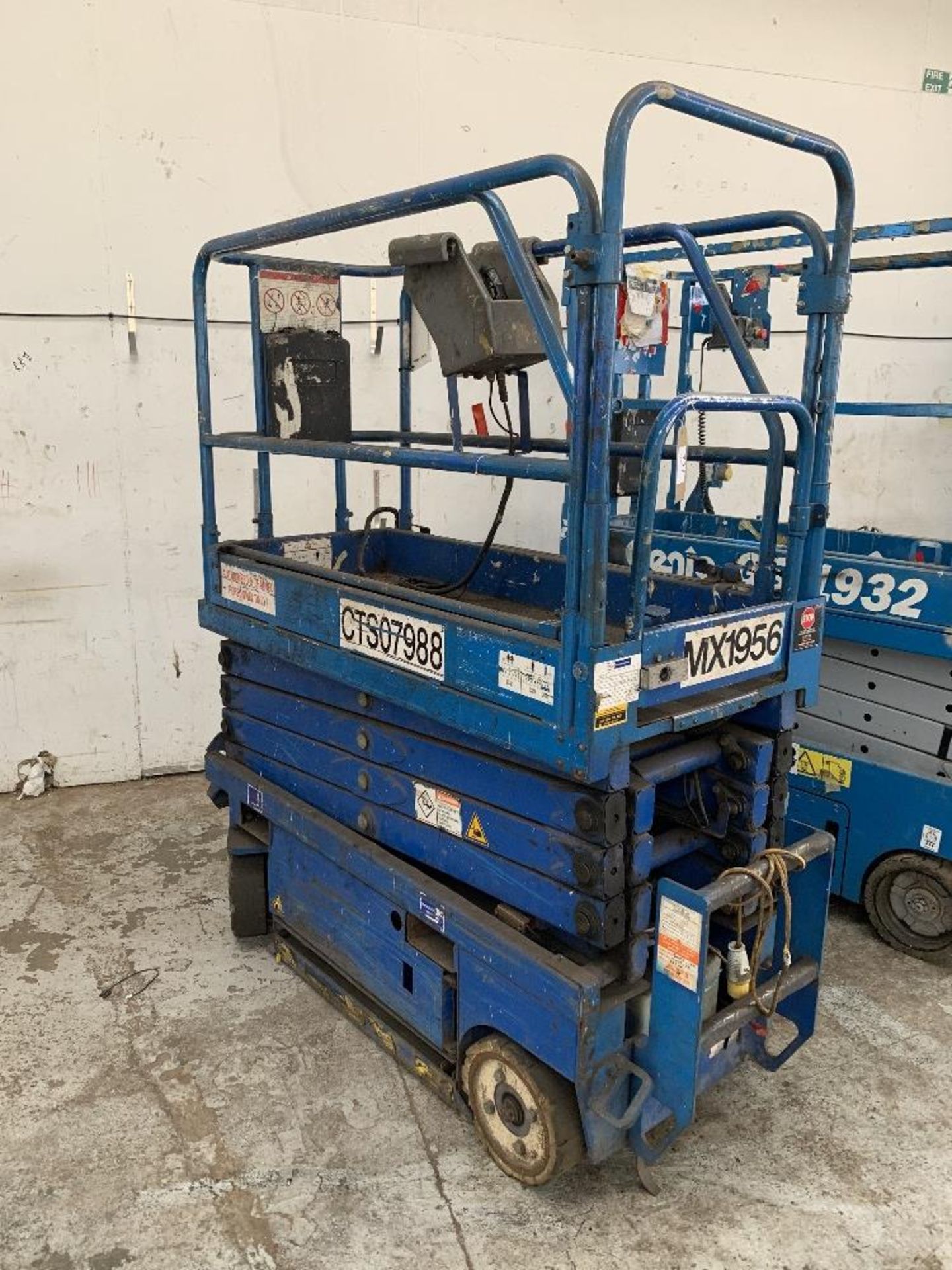 MX19 electric scissor lift