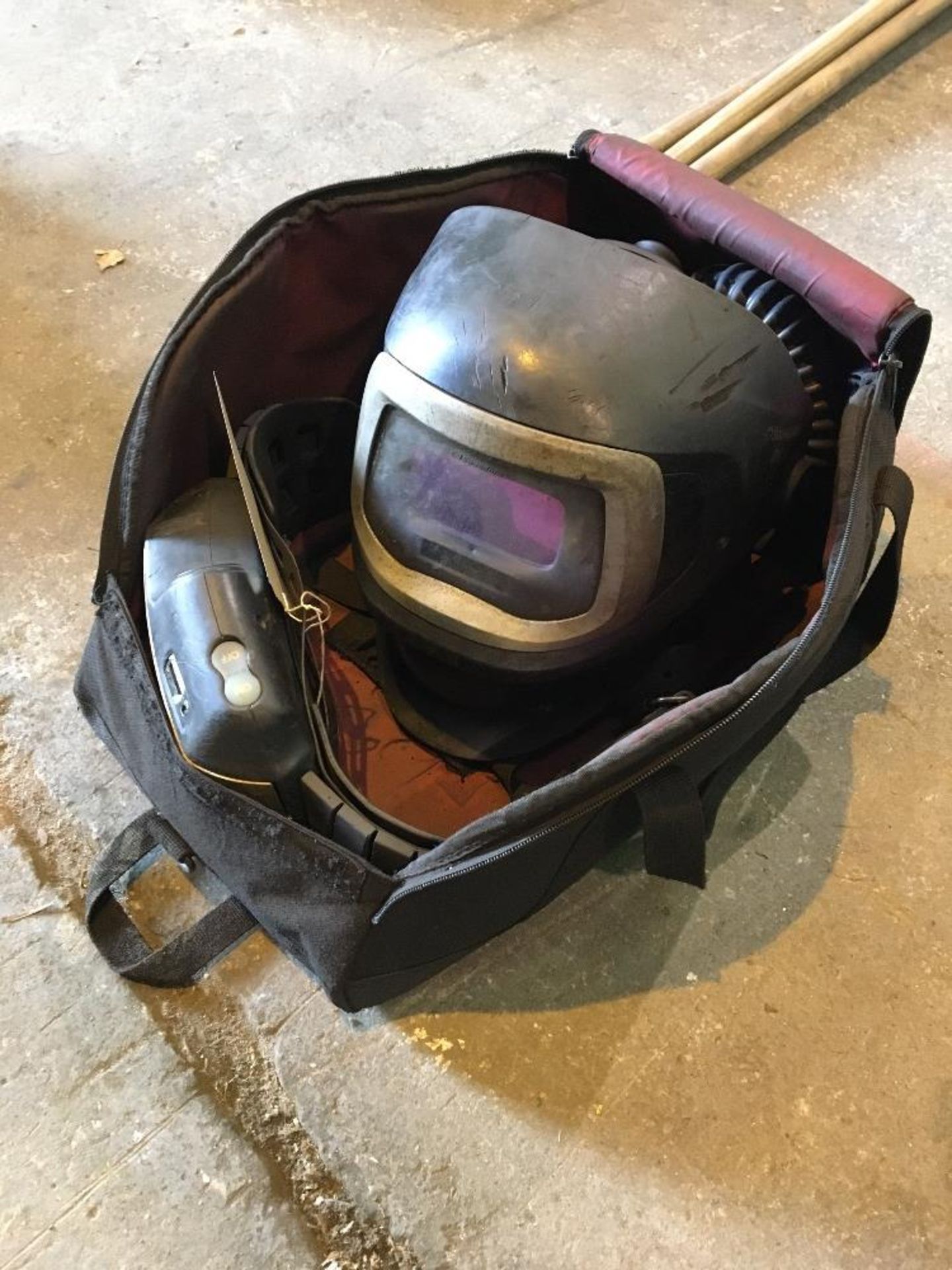 (1) 3M Speedglas 9100FX Adflo Airfed Welding Helmet with Carrying Bag - Image 2 of 5