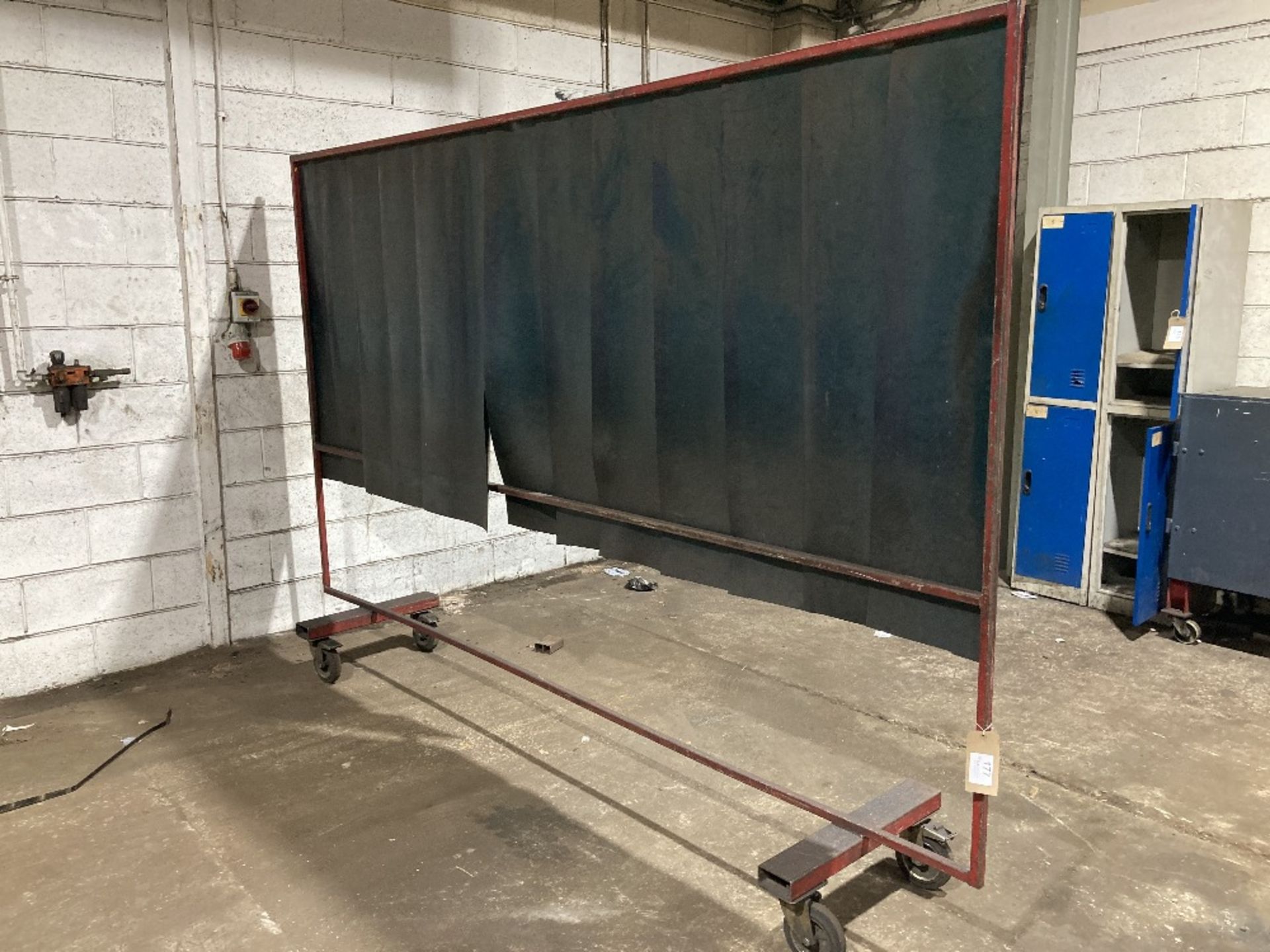 (1) Mobile Heavy Duty Welding Screens