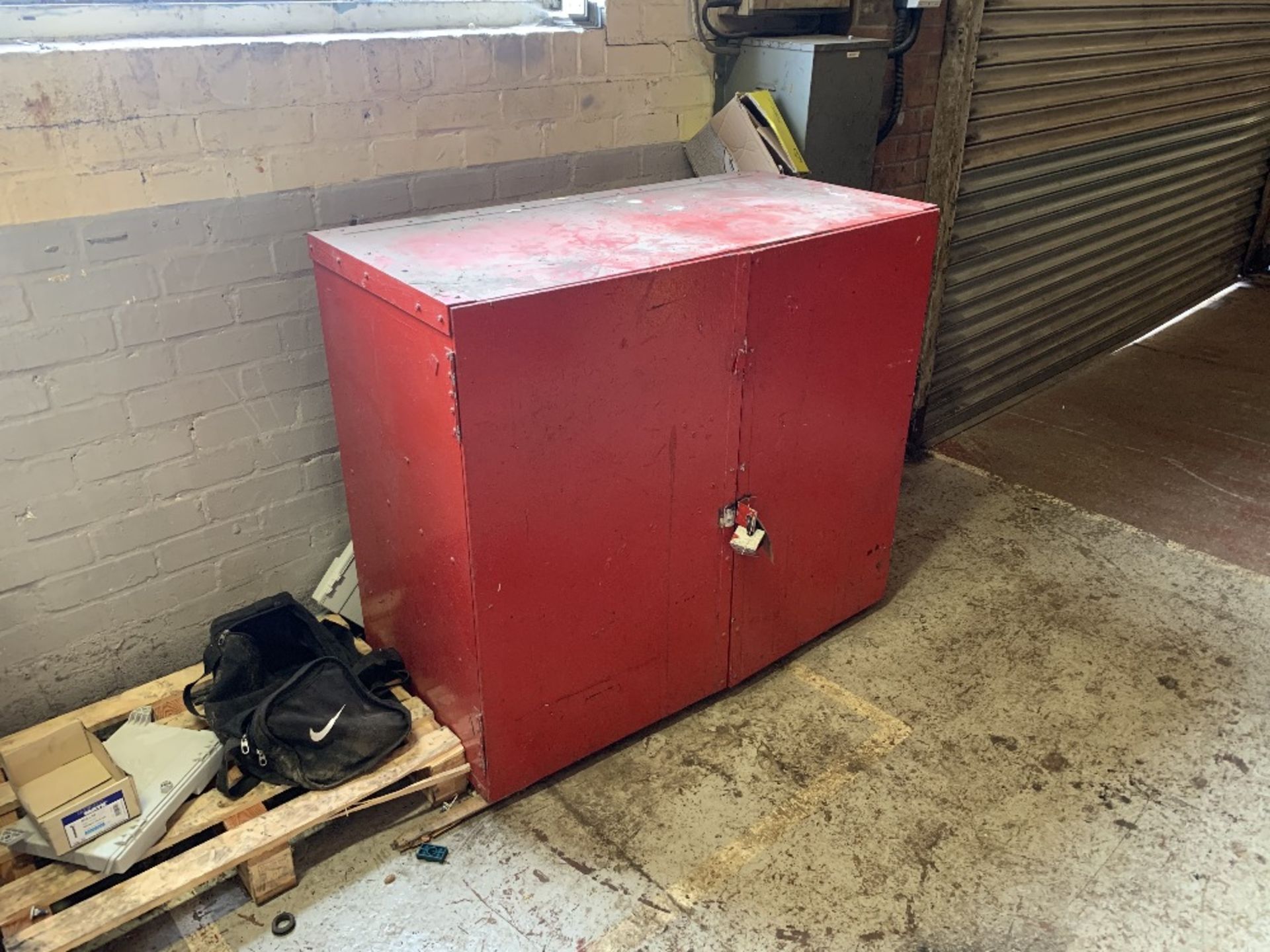 Steel 2-door storage cabinet - Image 2 of 2