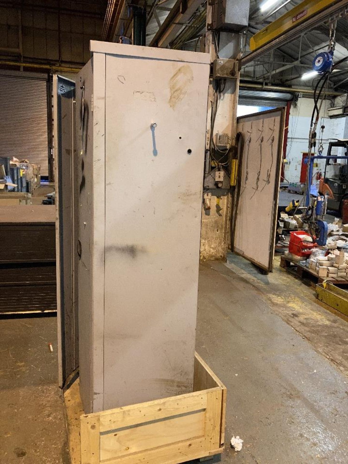 Steel 2-door cabinet - Image 2 of 4