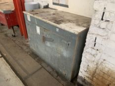 Steel 2-door storage cabinet with worktop