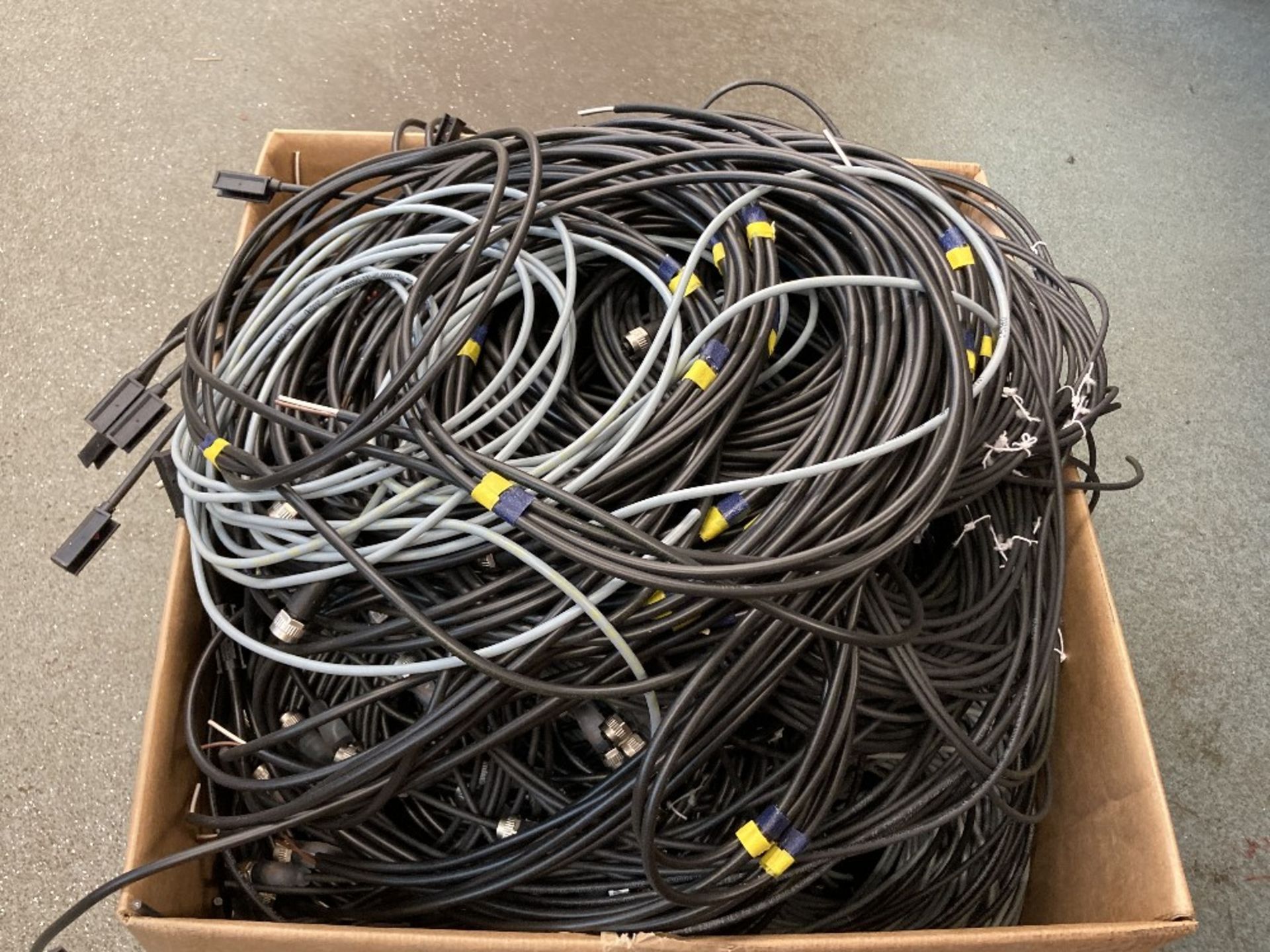 Box of unbranded wiring/sensors - Image 2 of 3