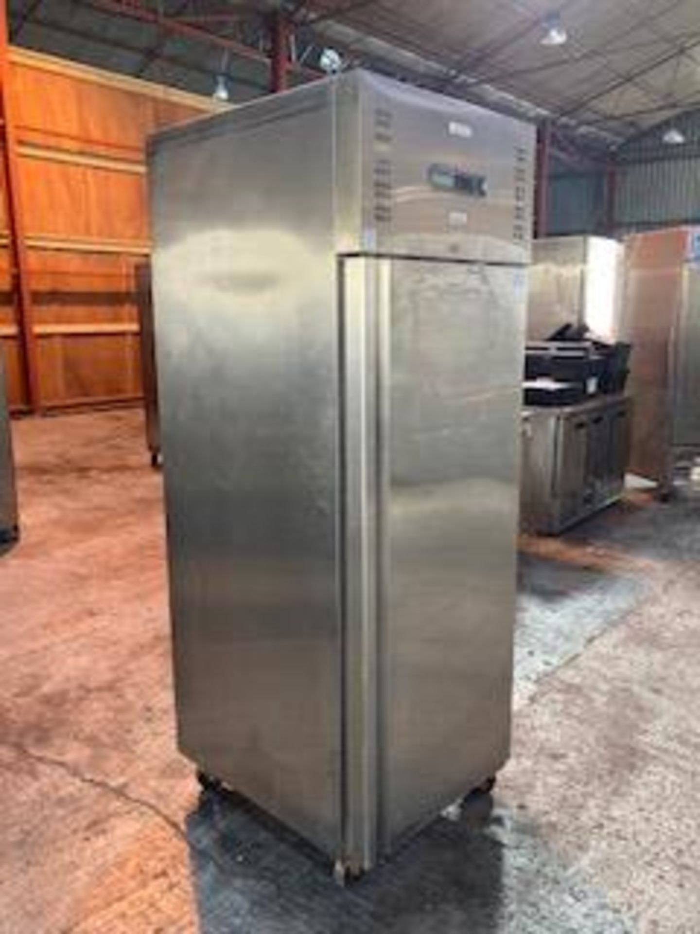 Polar G592 Single Door Upright Stainless Steel 600 Ltr Fridge - Image 3 of 5