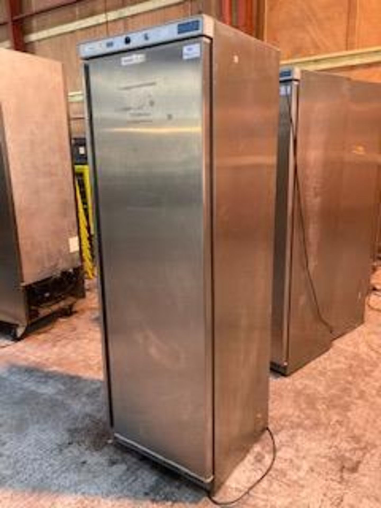 Polar CD082 Single Door Upright Stainless Steel 365 Ltr Fridge - Image 2 of 5