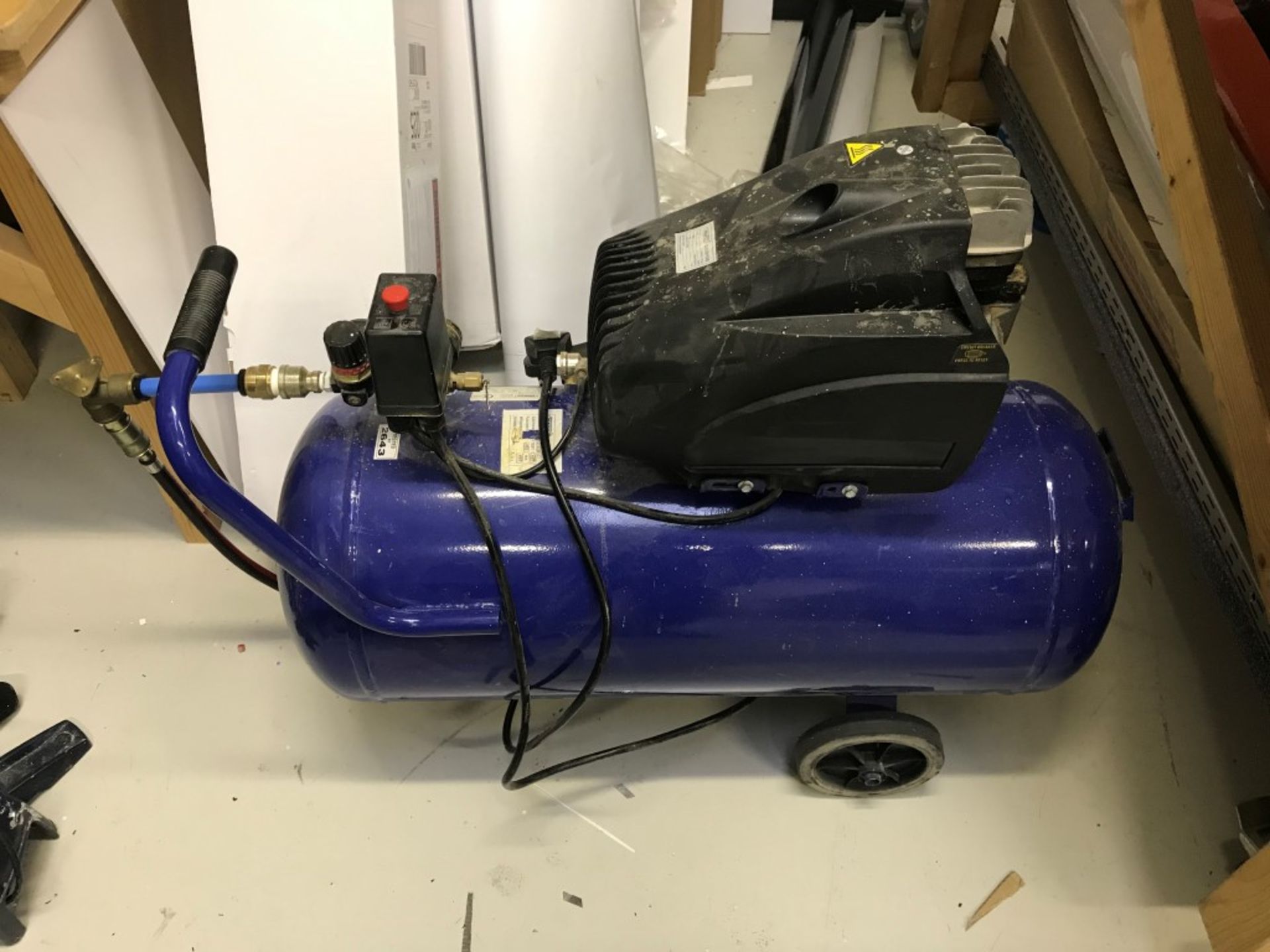 Draper DA50/190 mobile air compressor and Tacwise pneumatic fixing gun