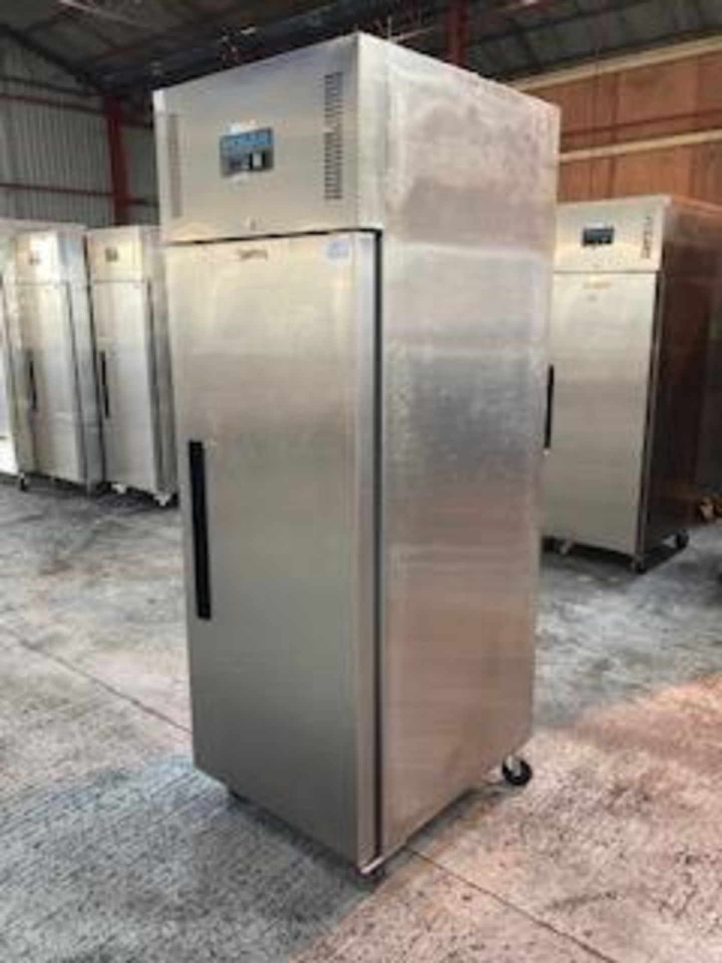 Polar G592 Single Door Upright Stainless Steel 600 Ltr Fridge - Image 2 of 5