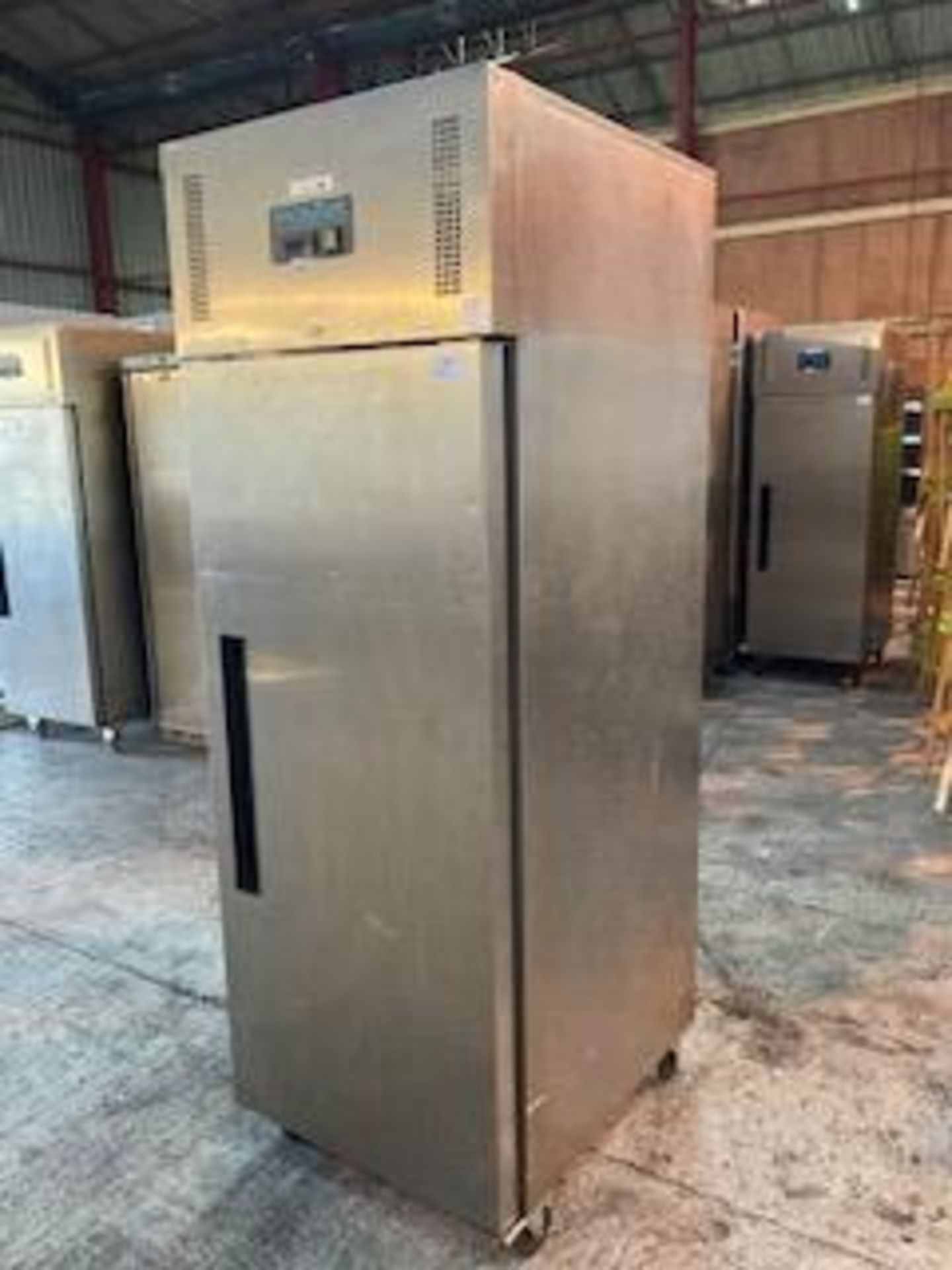 Polar G592 Single Door Upright Stainless Steel 600 Ltr Fridge - Image 2 of 5