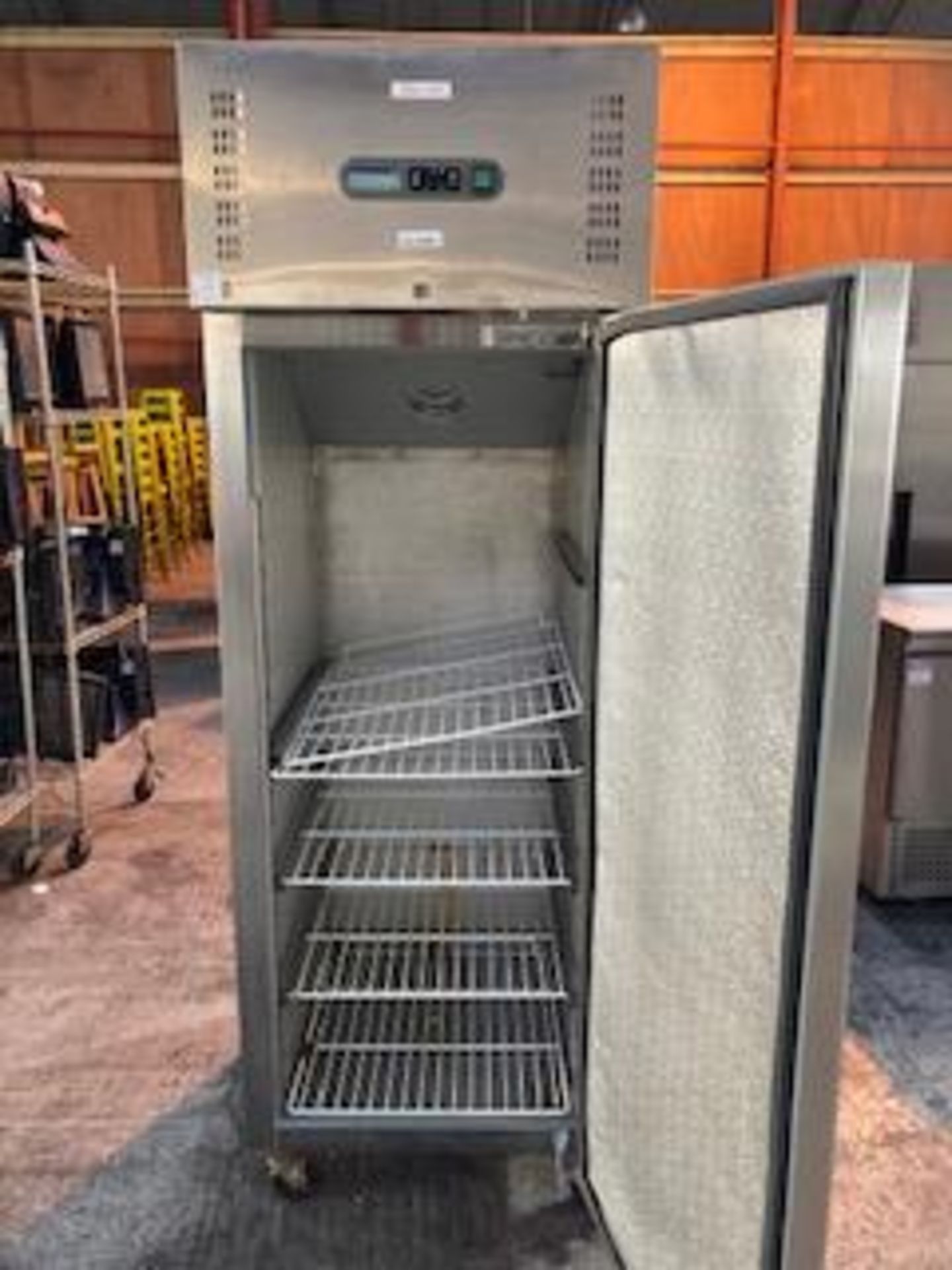 Polar G592 Single Door Upright Stainless Steel 600 Ltr Fridge - Image 4 of 5