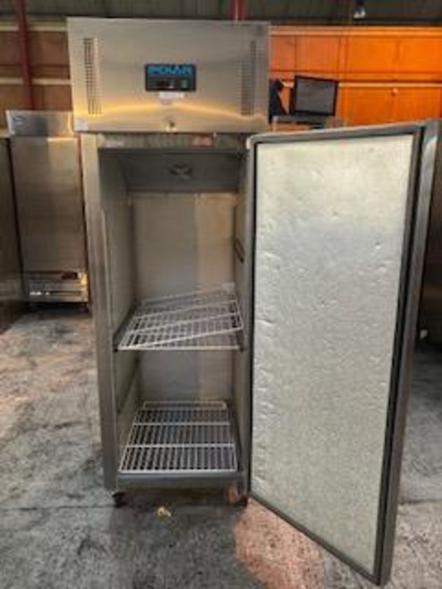 Polar G592 Single Door Upright Stainless Steel 600 Ltr Fridge - Image 4 of 6