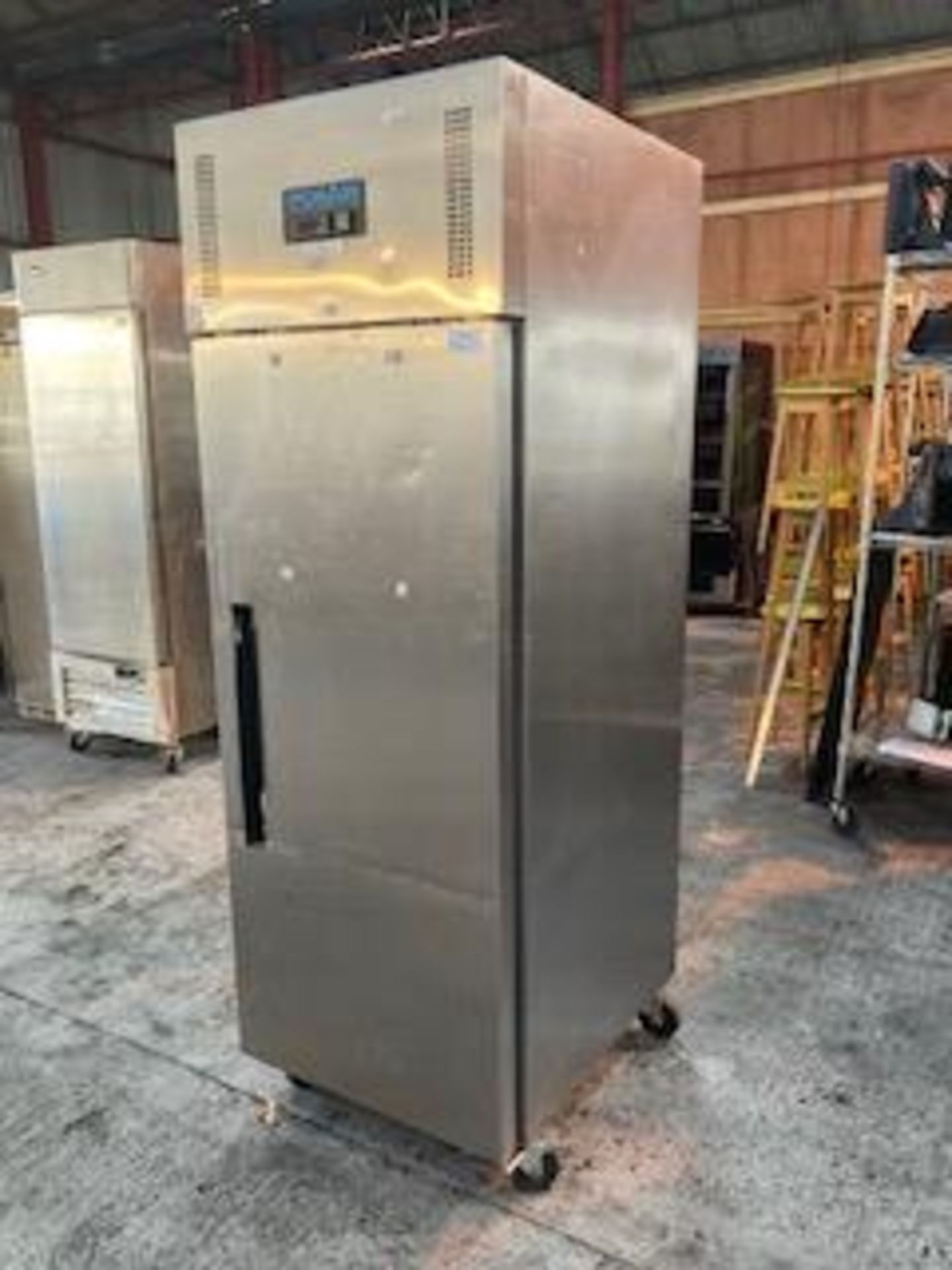 Polar G592 Single Door Upright Stainless Steel 600 Ltr Fridge - Image 2 of 6