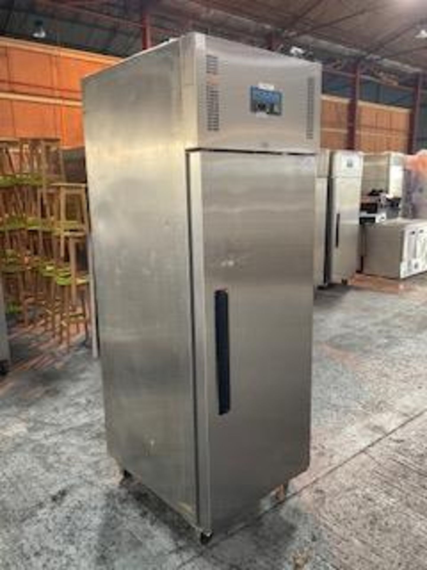 Polar G592 Single Door Upright Stainless Steel 600 Ltr Fridge - Image 3 of 5